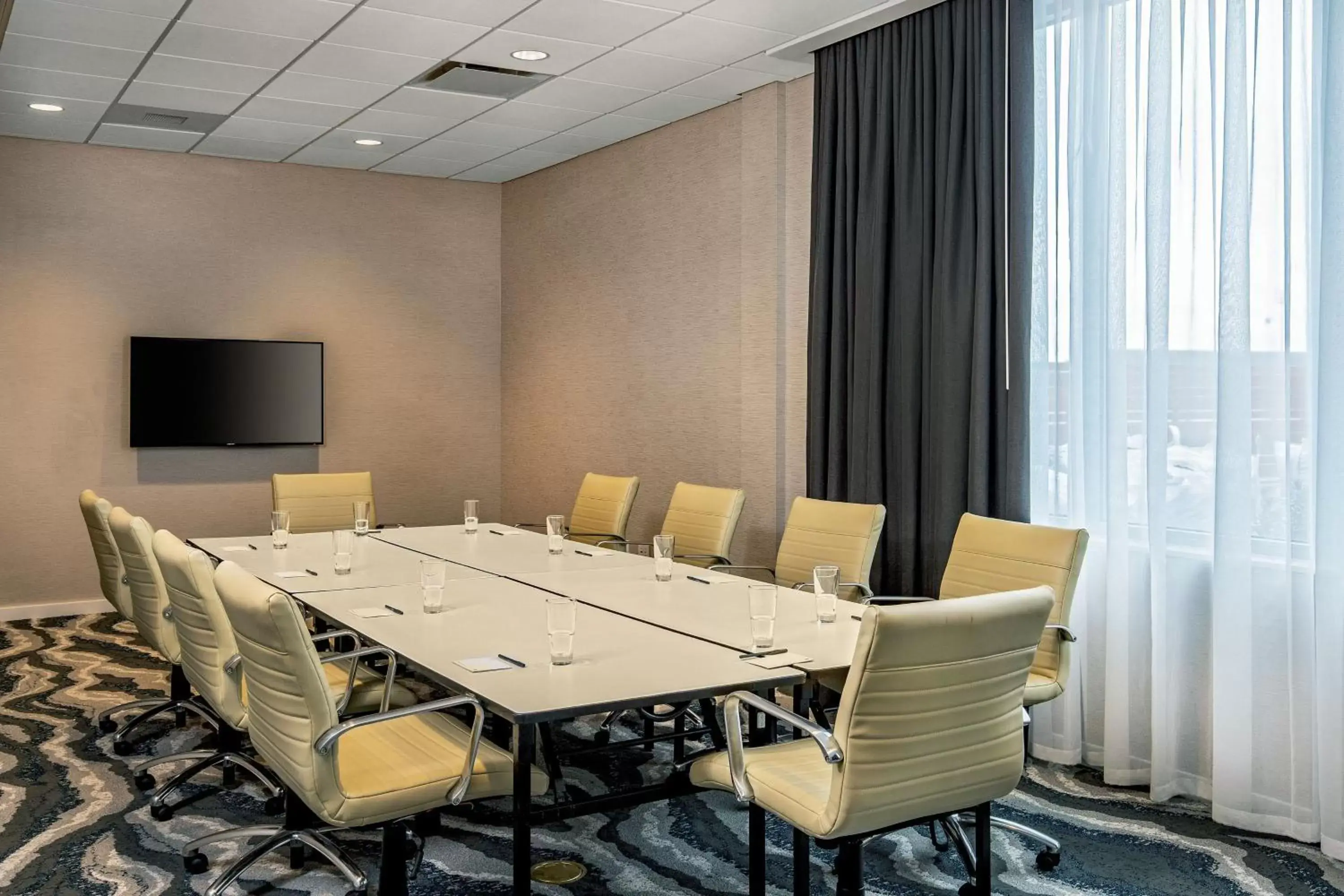 Meeting/conference room in SpringHill Suites by Marriott Boston Logan Airport Revere Beach