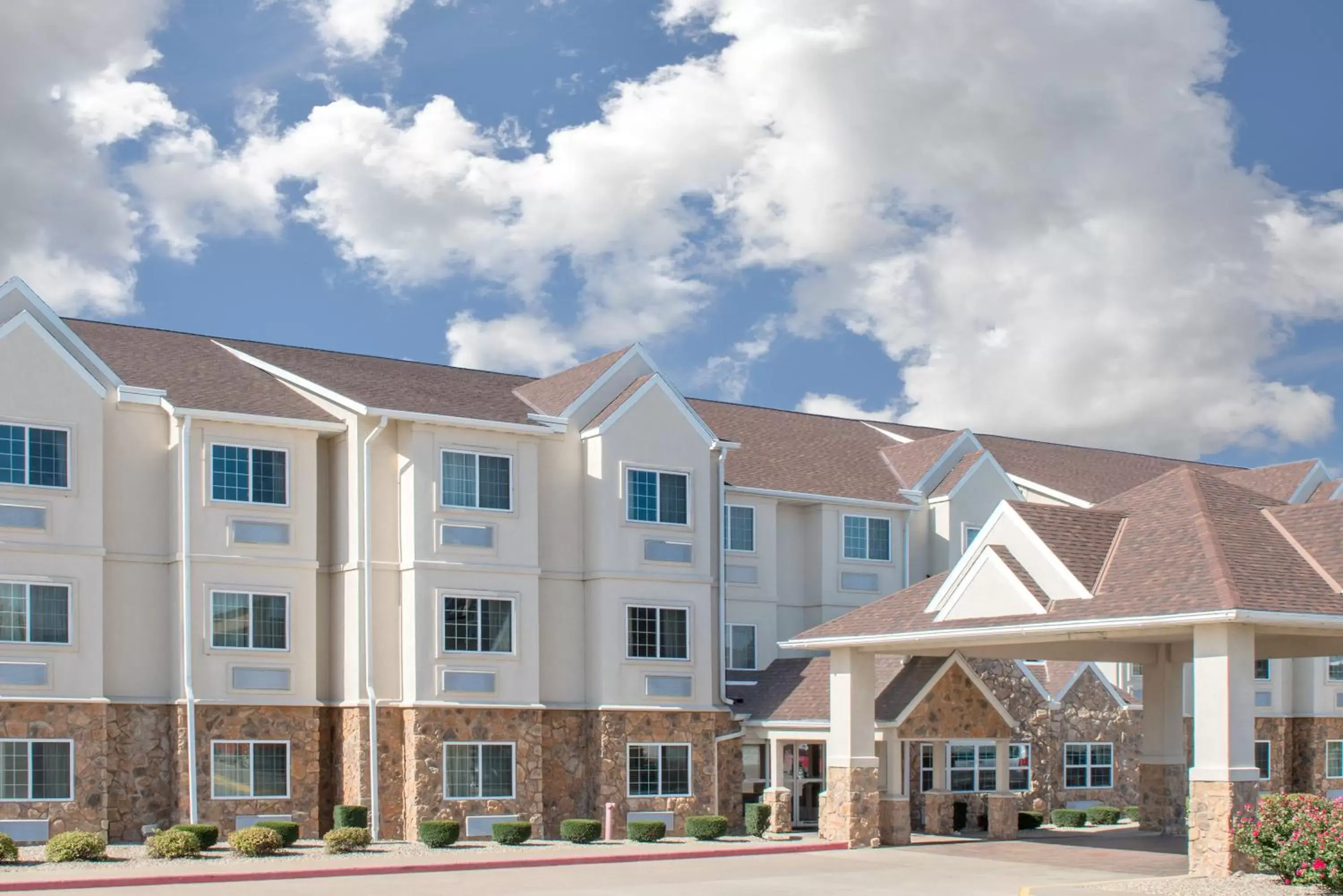 People, Property Building in Microtel Inn & Suites Quincy by Wyndham