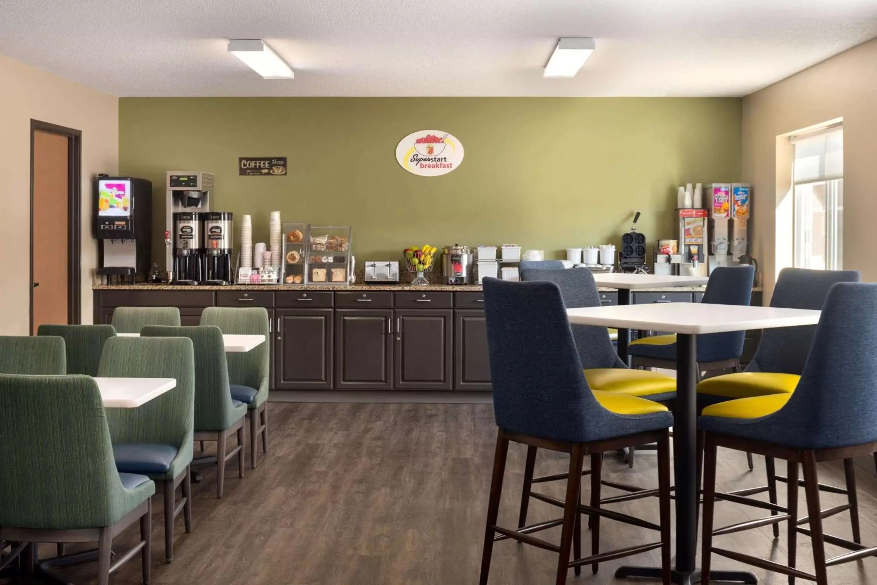 Restaurant/Places to Eat in Super 8 by Wyndham Sioux Falls