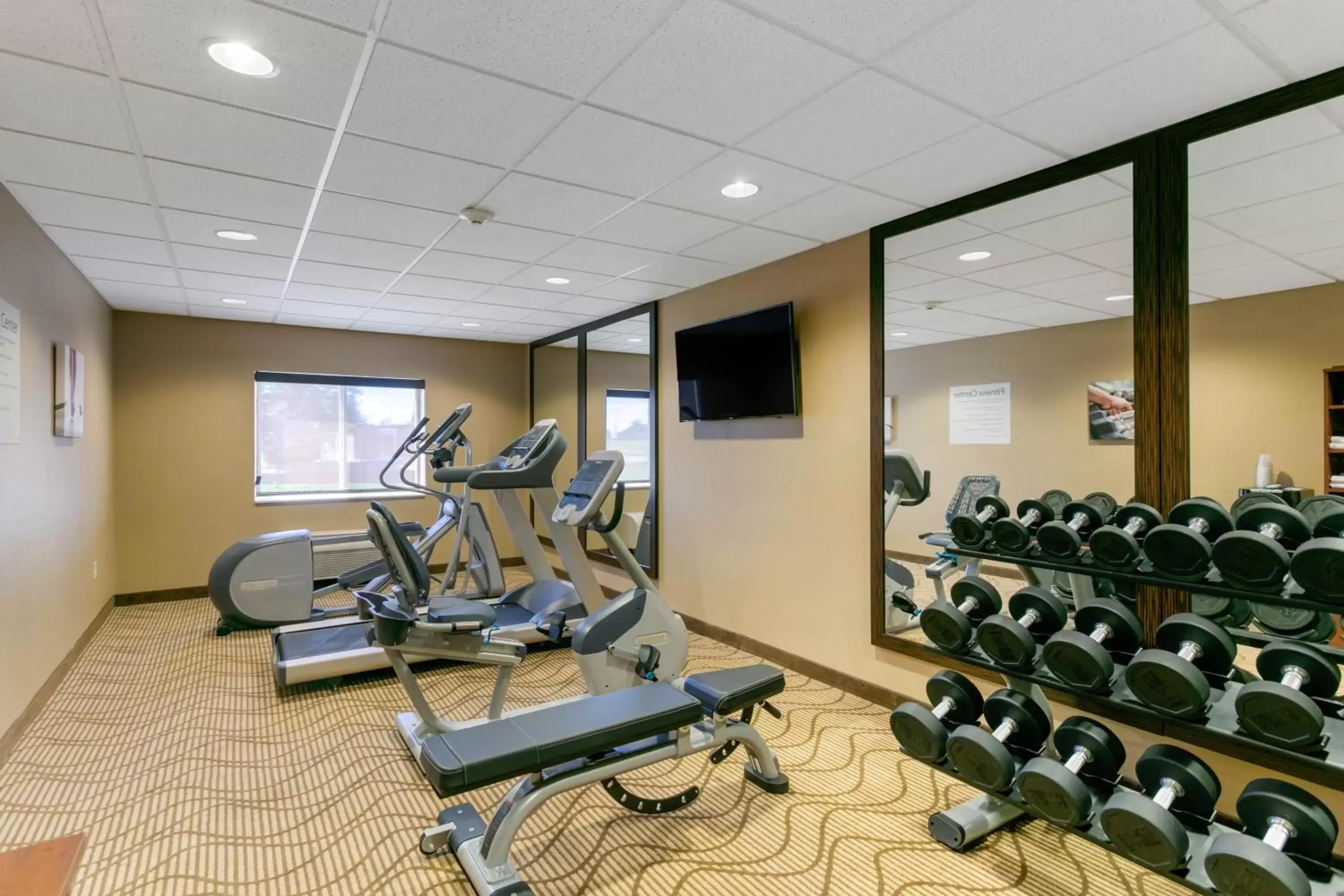 Fitness centre/facilities, Fitness Center/Facilities in Comfort Inn Near University of Wyoming
