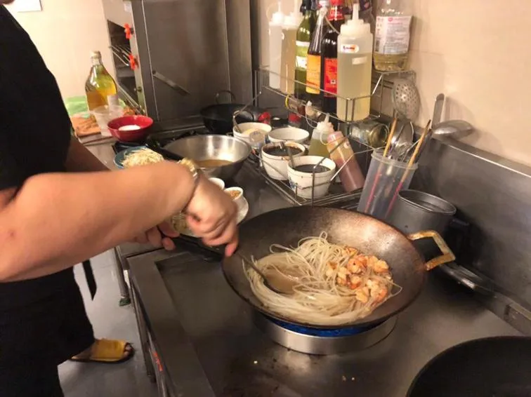 Kinnon Deluxe Hostel Coworking Cafe