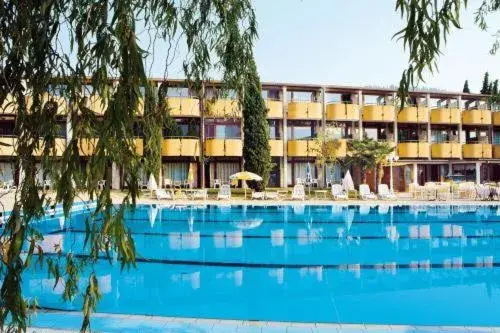 Swimming pool, Property Building in Hotel Royal