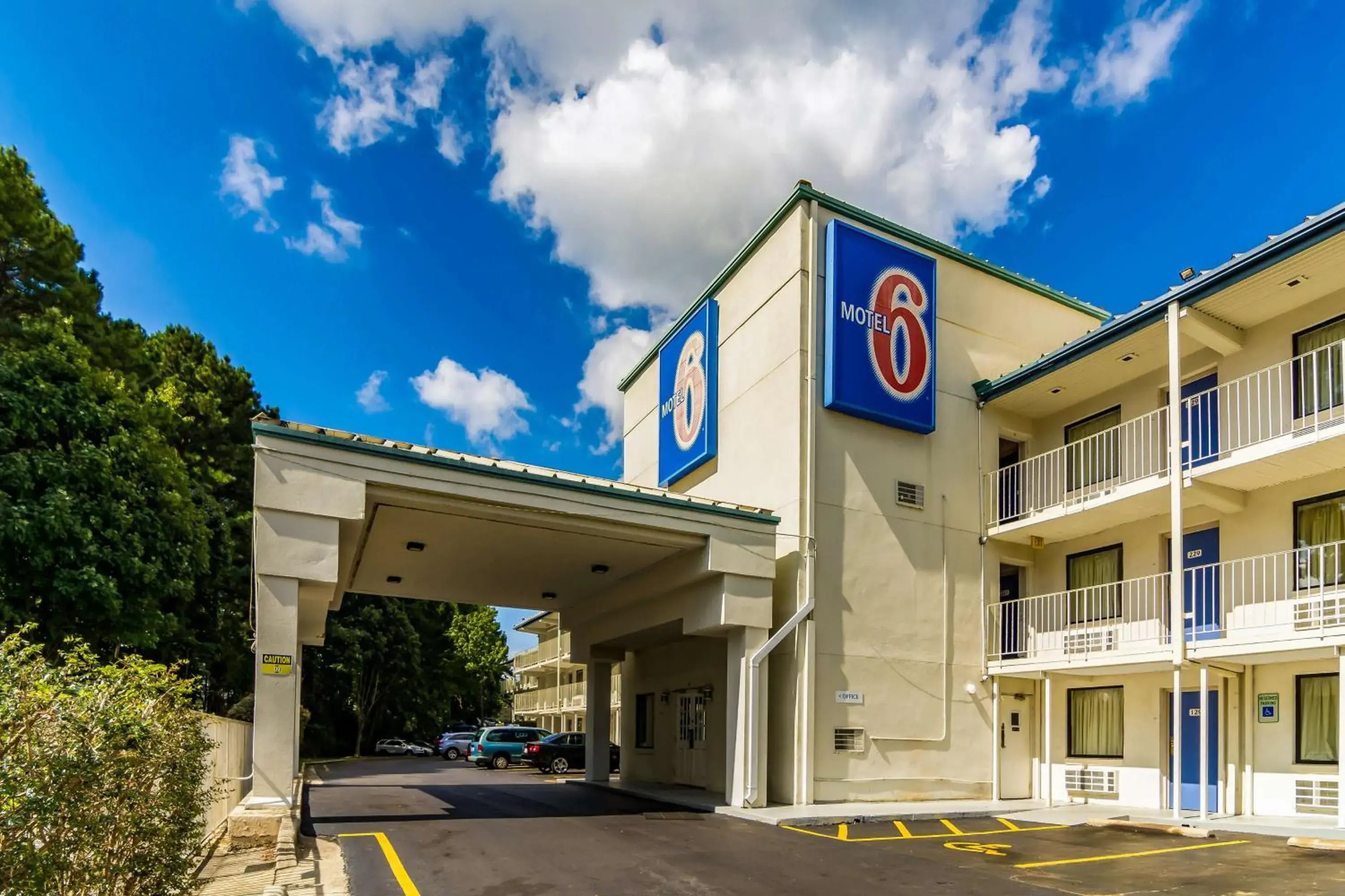 Property Building in Motel 6-Raleigh, NC - Cary