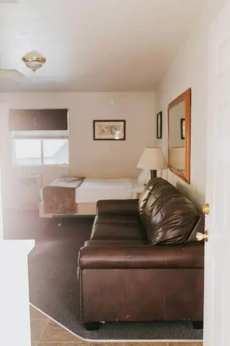 Living room, Seating Area in The Long Barn Lodge