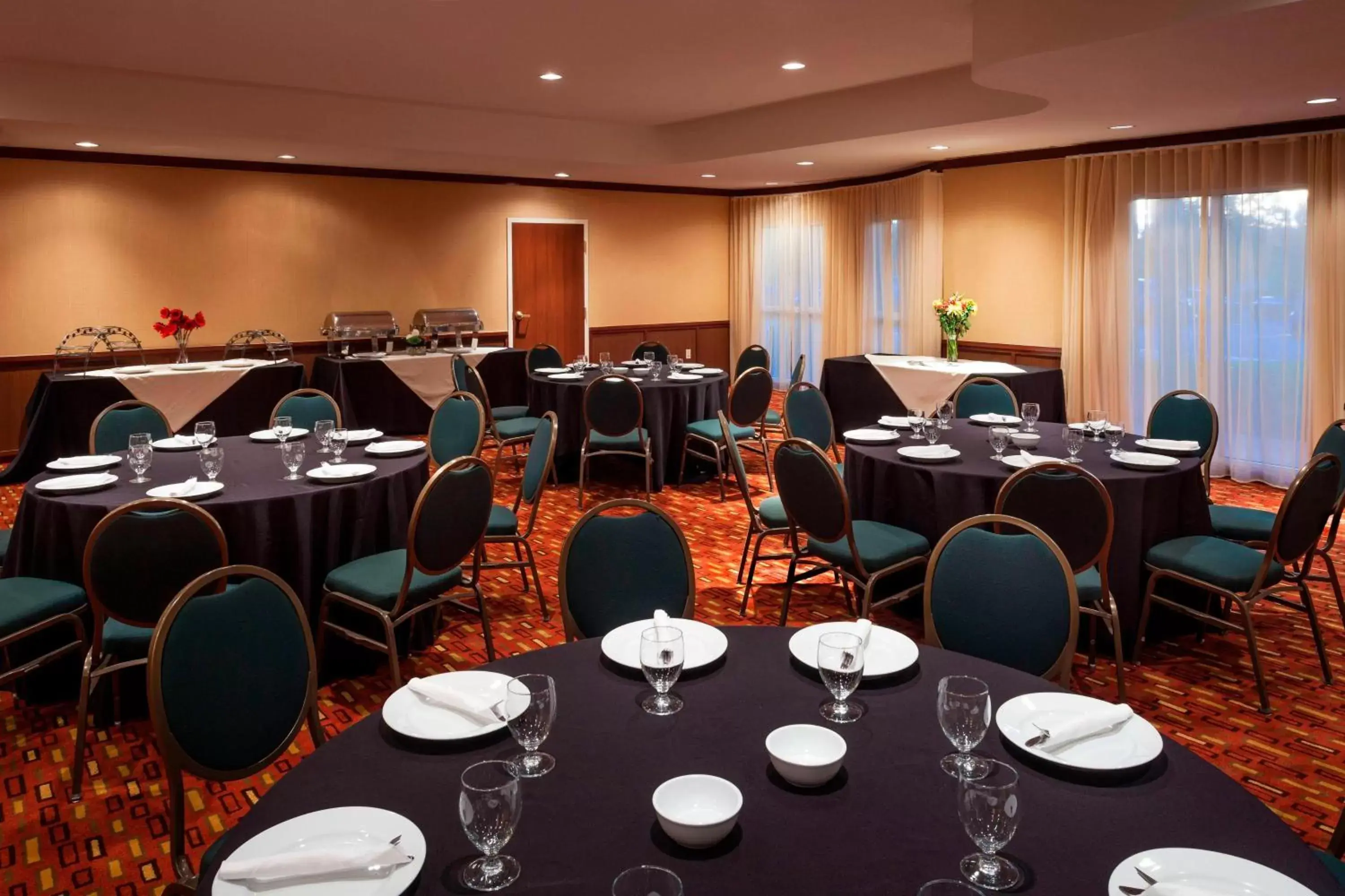 Meeting/conference room, Restaurant/Places to Eat in Courtyard Ventura Simi Valley