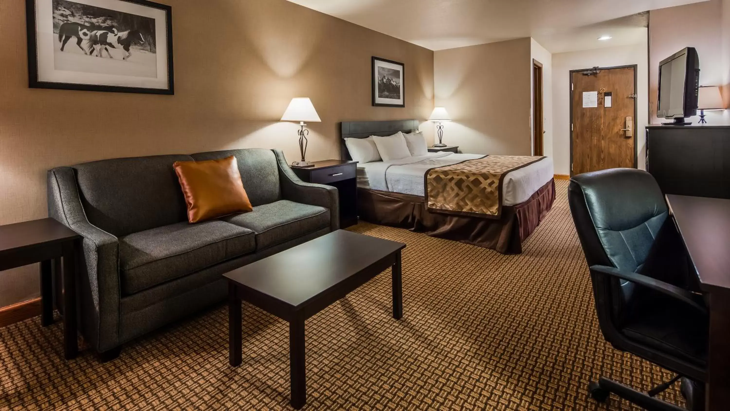 Bedroom in Best Western Pinedale Inn