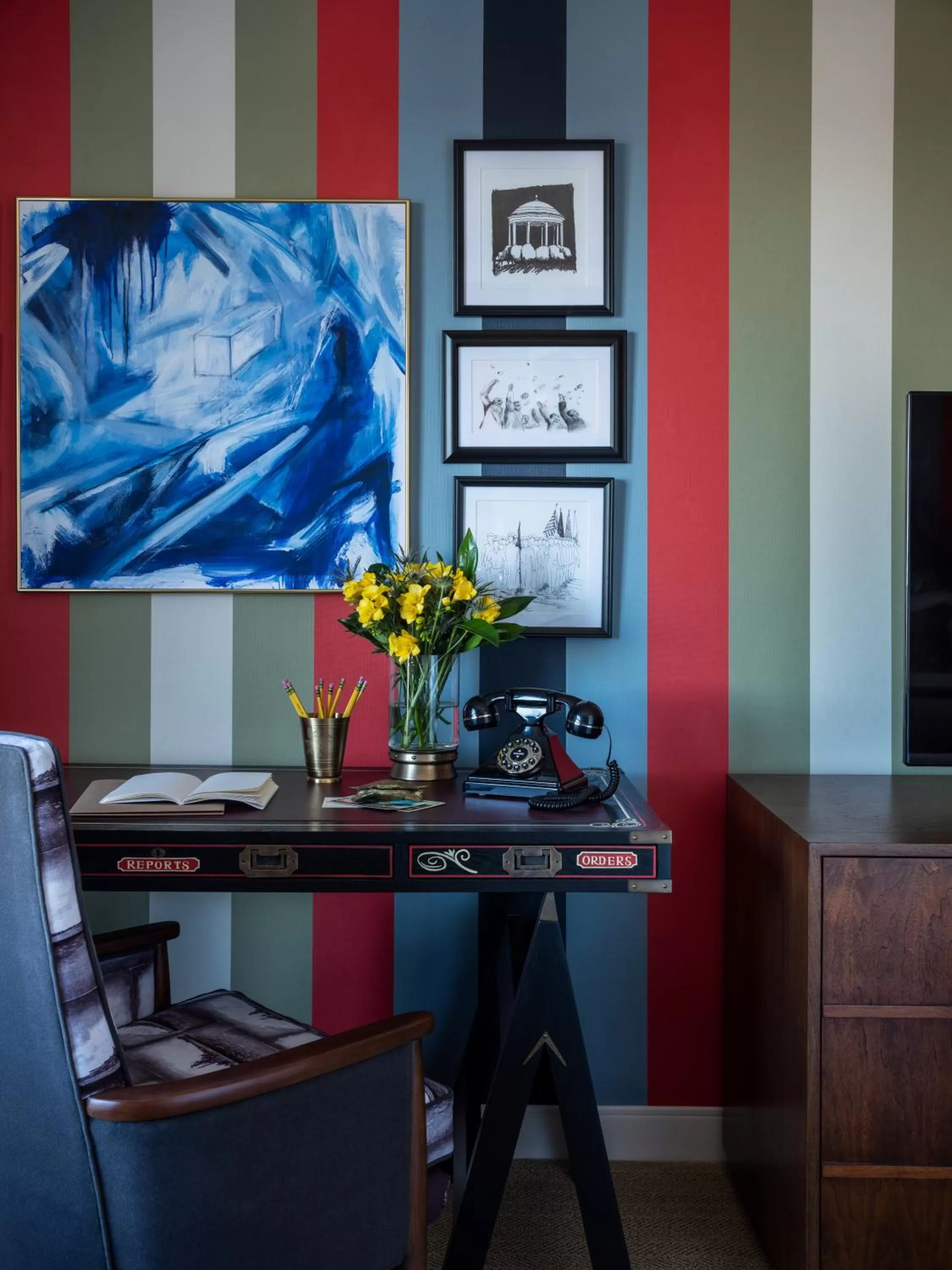 Seating area in Graduate by Hilton Annapolis