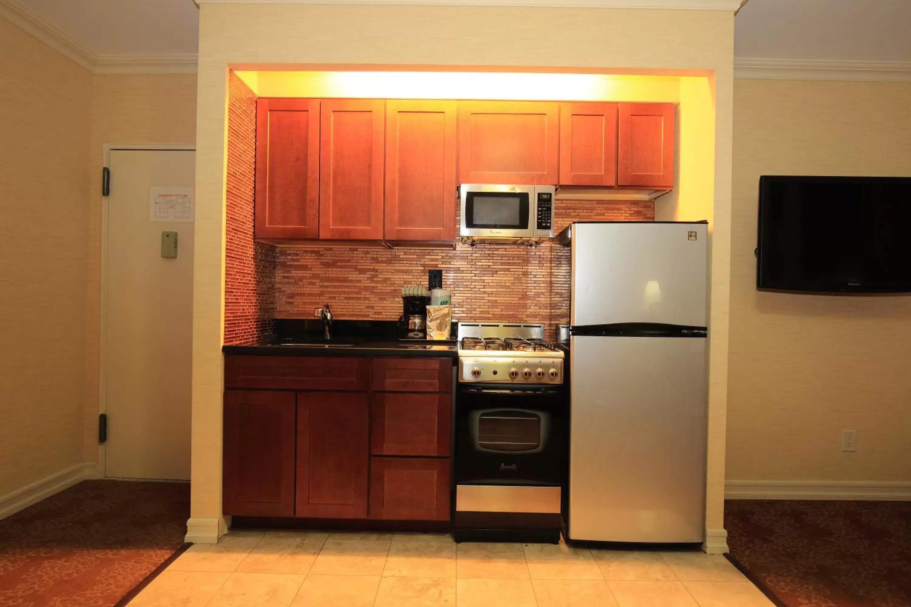 Kitchen or kitchenette in Radio City Apartments