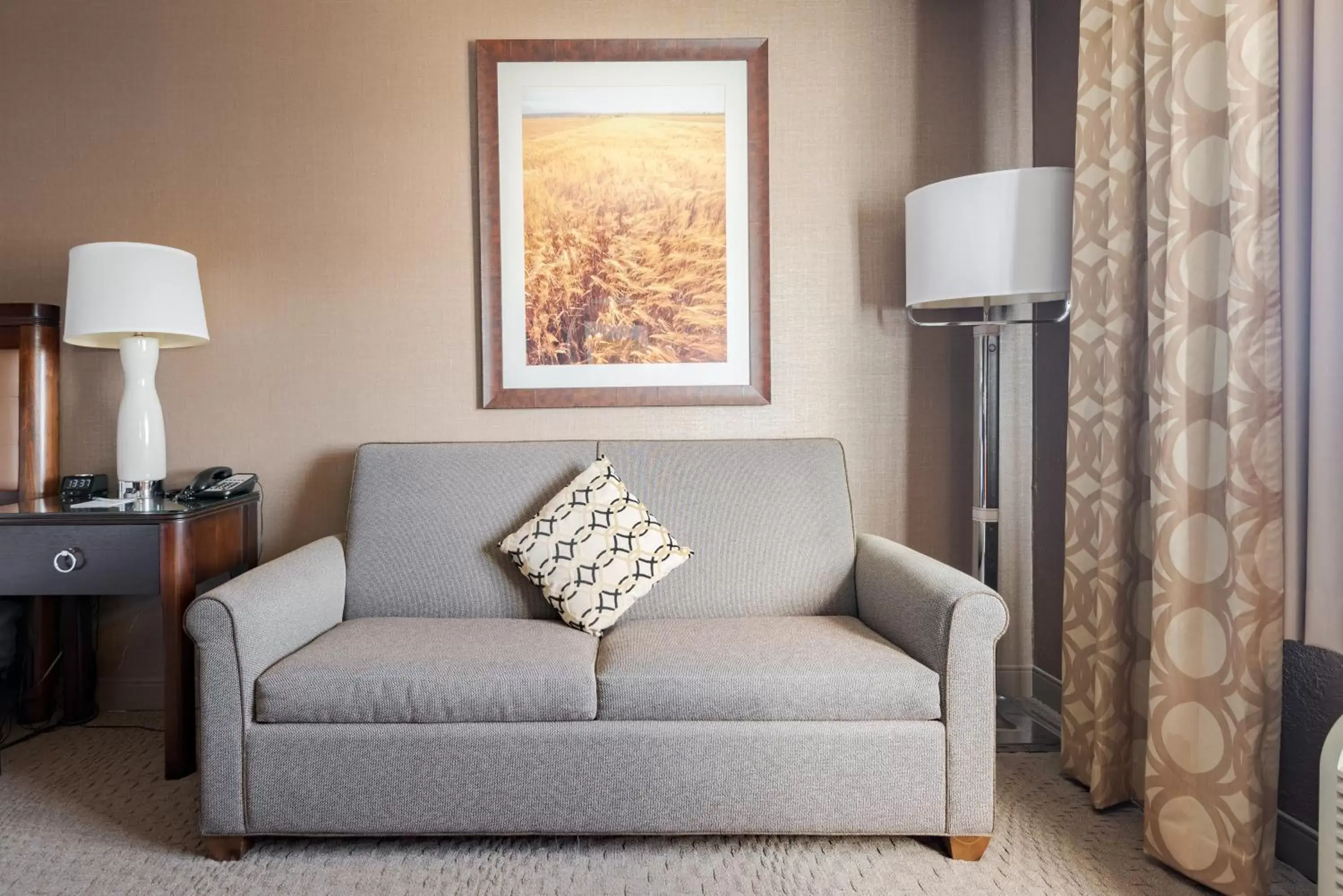 Photo of the whole room, Seating Area in Wyndham Omaha Hotel - West Dodge