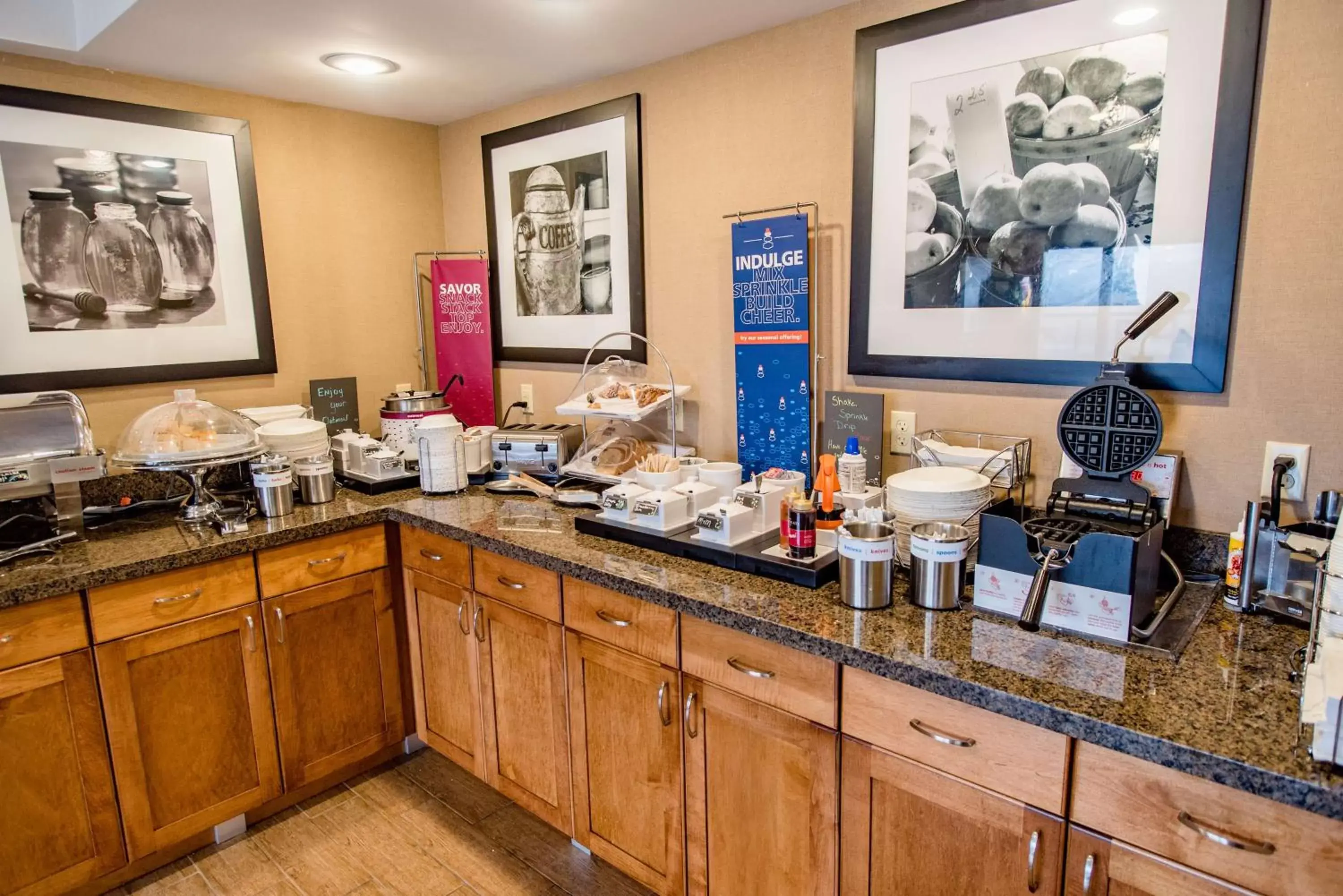 Dining area, Restaurant/Places to Eat in Hampton Inn Caryville-I-75/Cove Lake-State Park