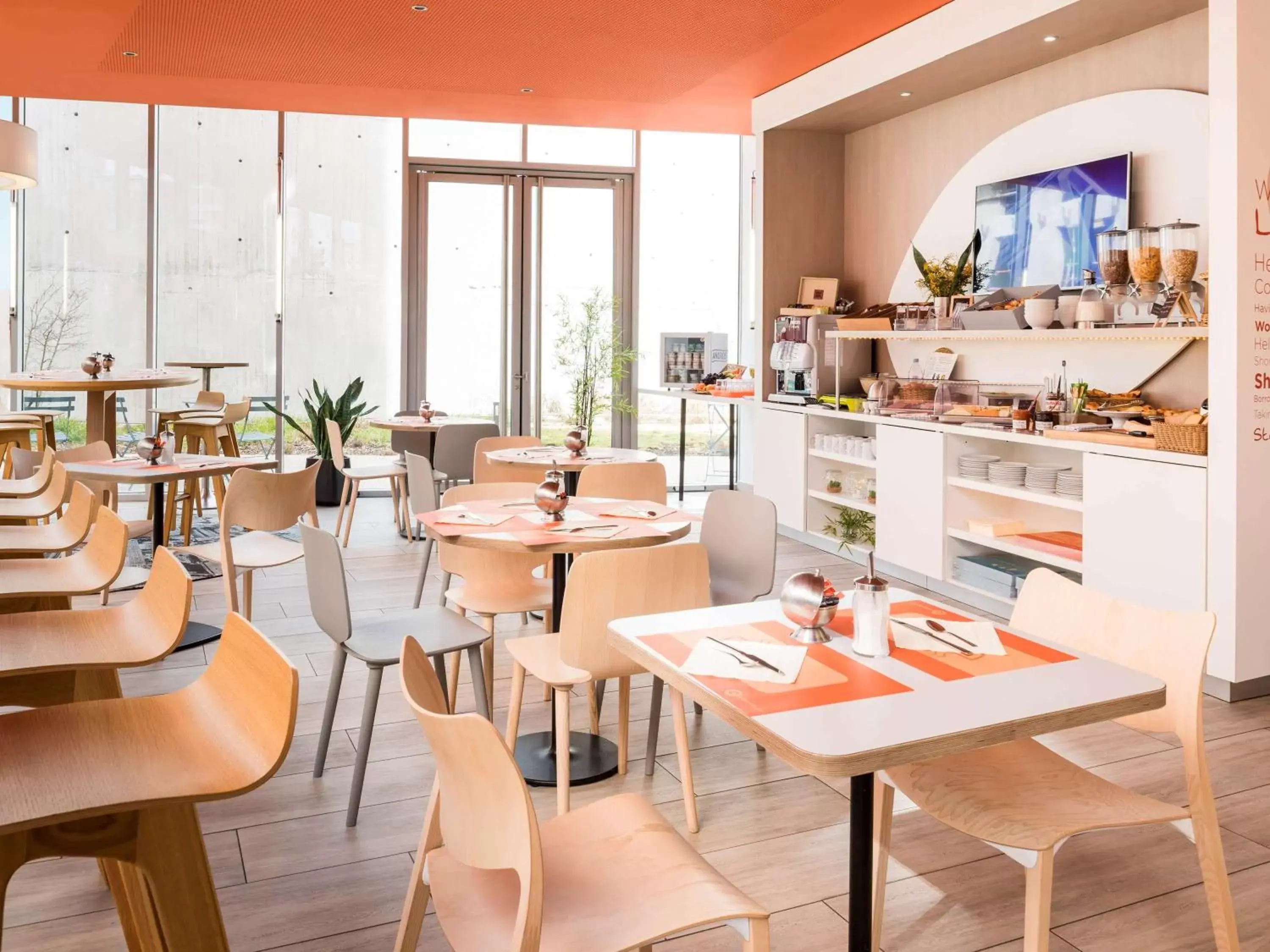 Restaurant/Places to Eat in Aparthotel Adagio Access Paris Massy Gare