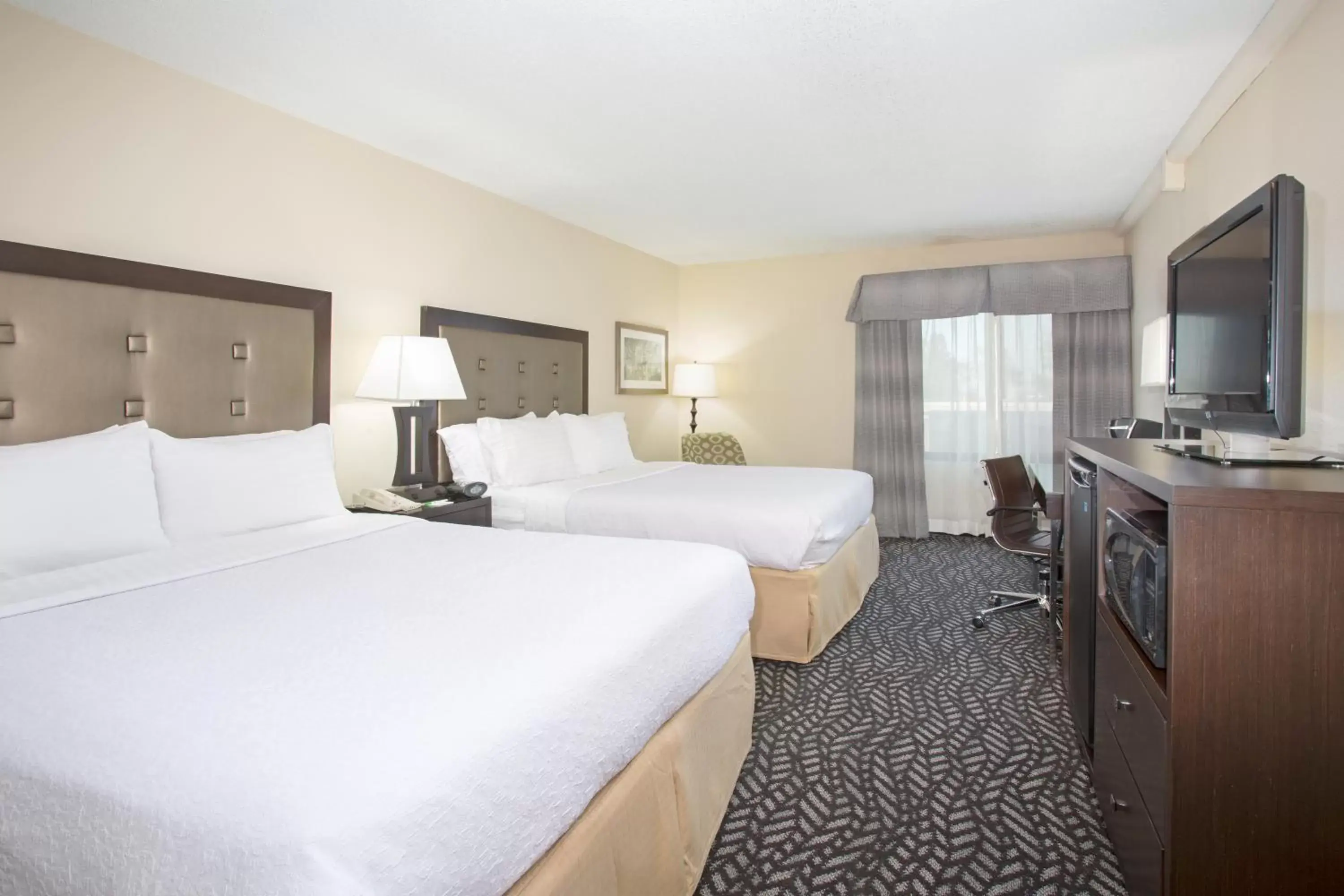 Bed in Holiday Inn Little Rock-Airport-Conference Center, an IHG Hotel