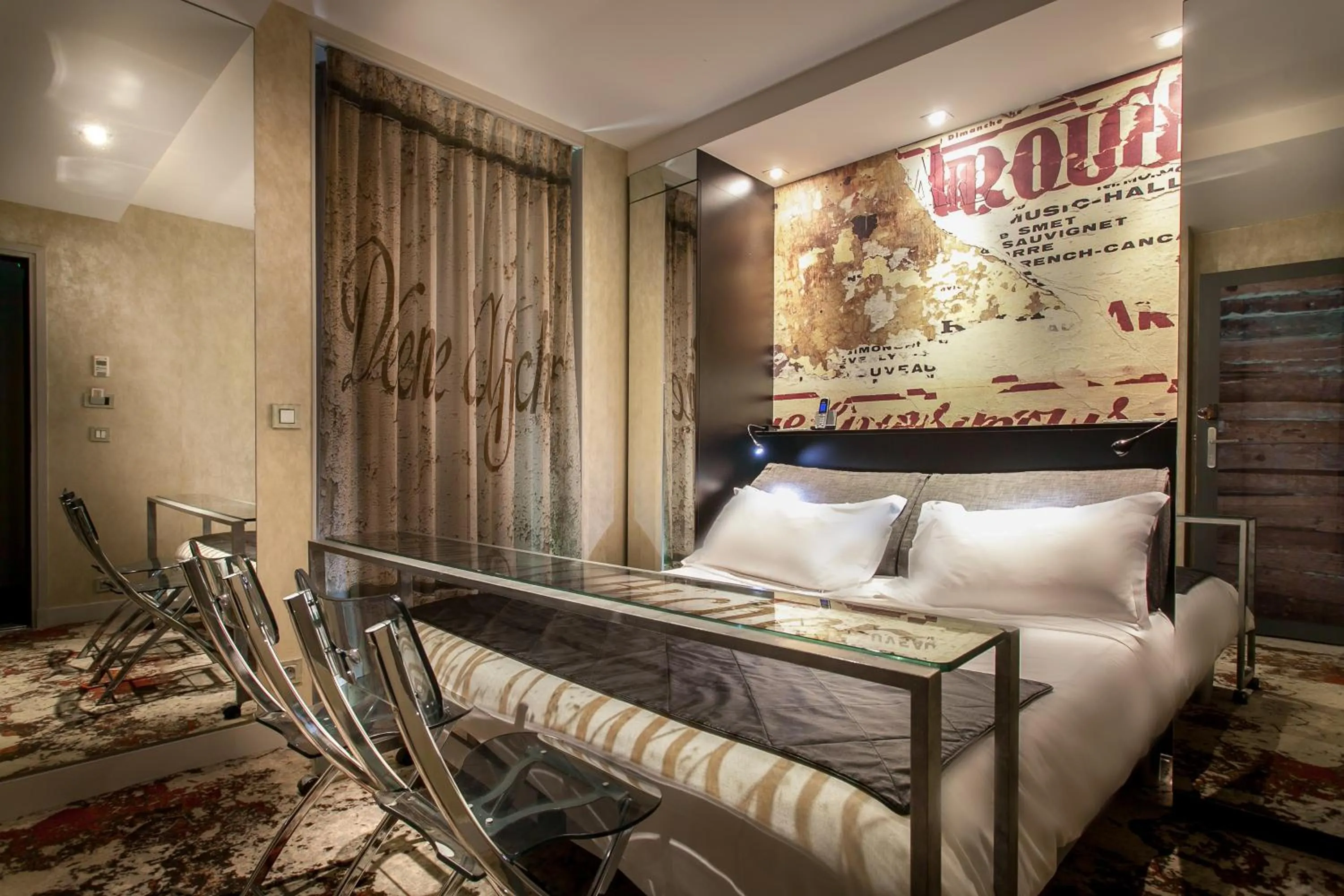 Bedroom, Bed in Apostrophe Hôtel