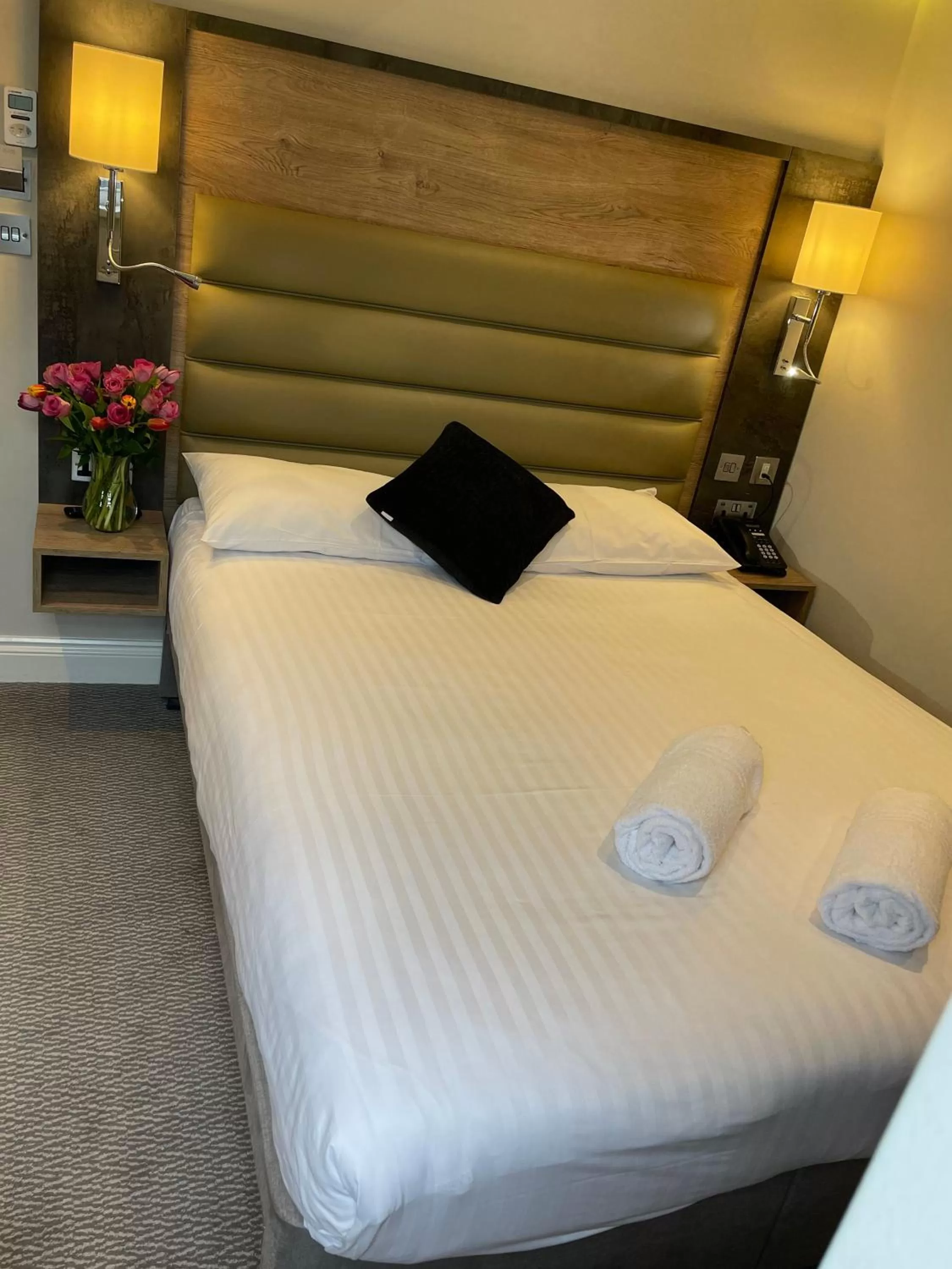 Bed in Best Western Buckingham Palace Rd