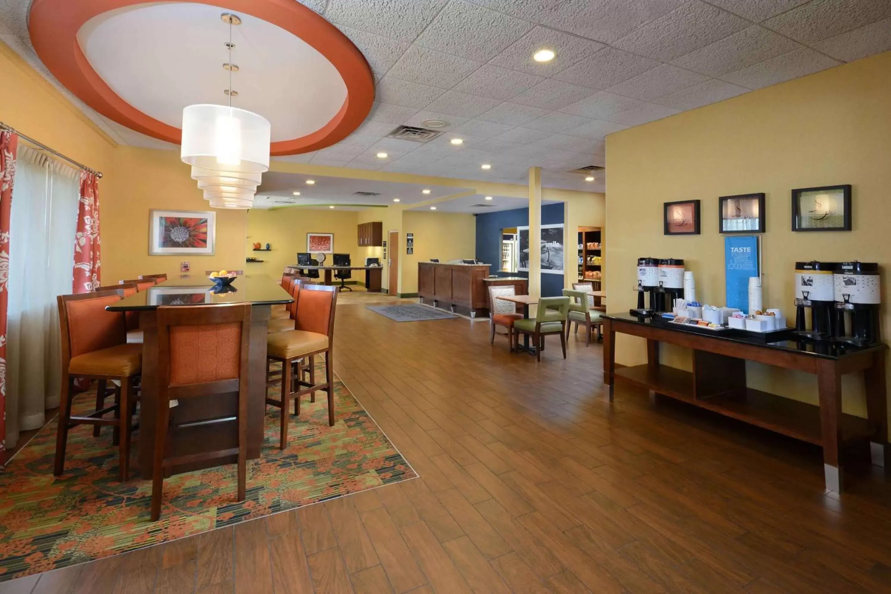 Lobby or reception, Restaurant/Places to Eat in Hampton Inn Fayetteville Fort Bragg
