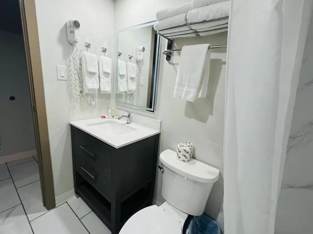 1 Double , 1 Twin Bed, Non-Smoking in Spark by Hilton Brockville