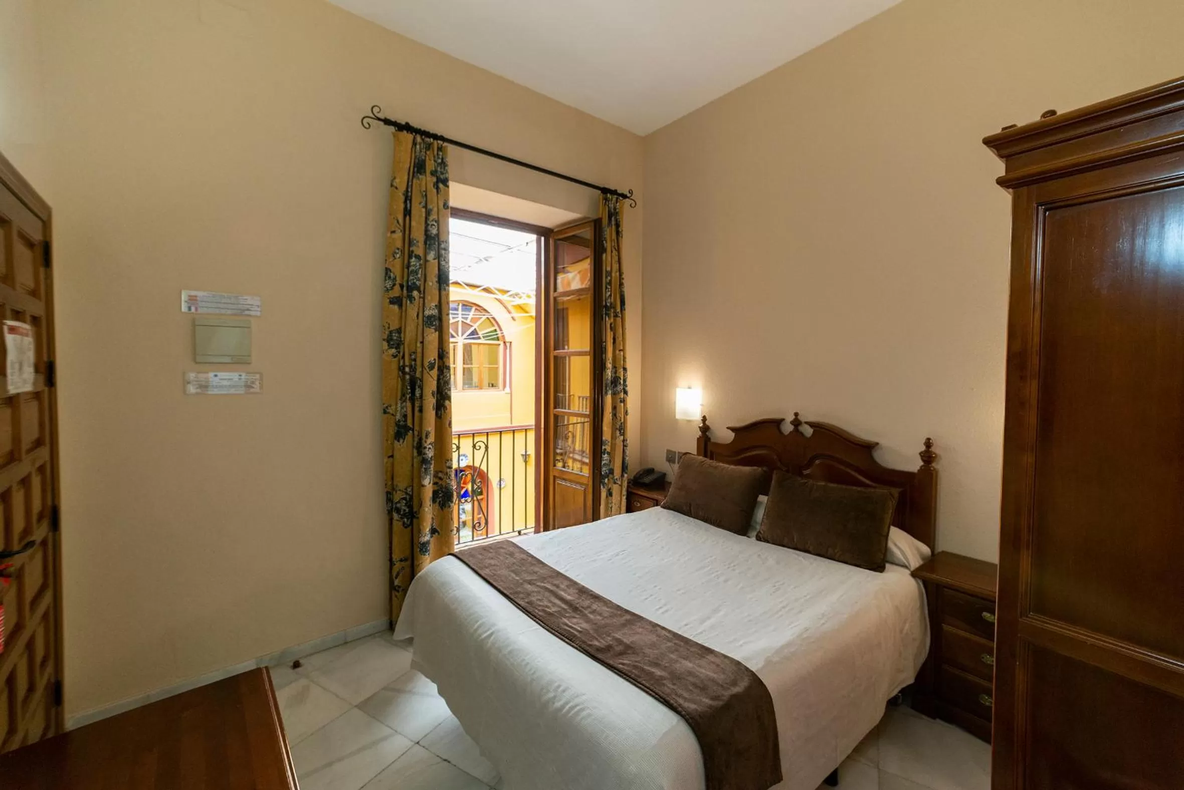 Photo of the whole room, Bed in Hotel Casa Museo de la Mezquita