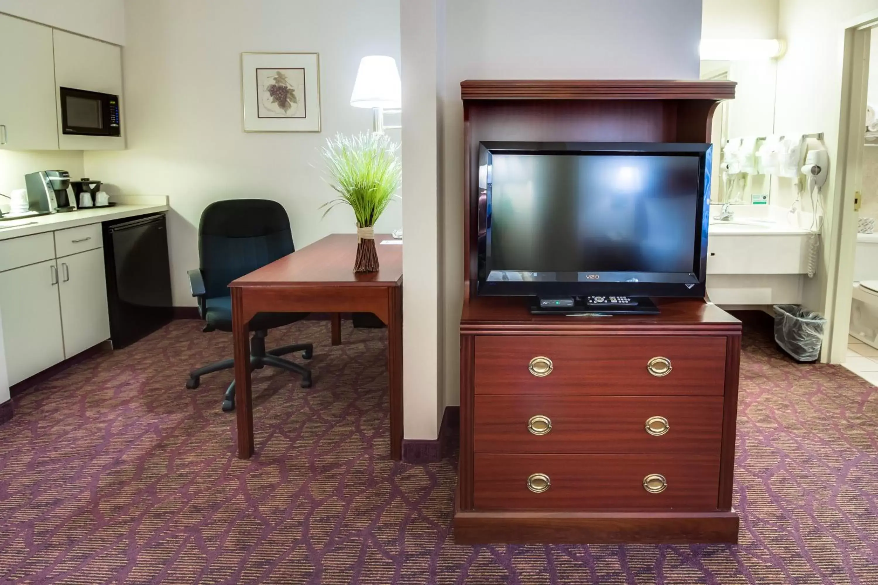 TV/Entertainment Center in Ashmore Inn Amarillo