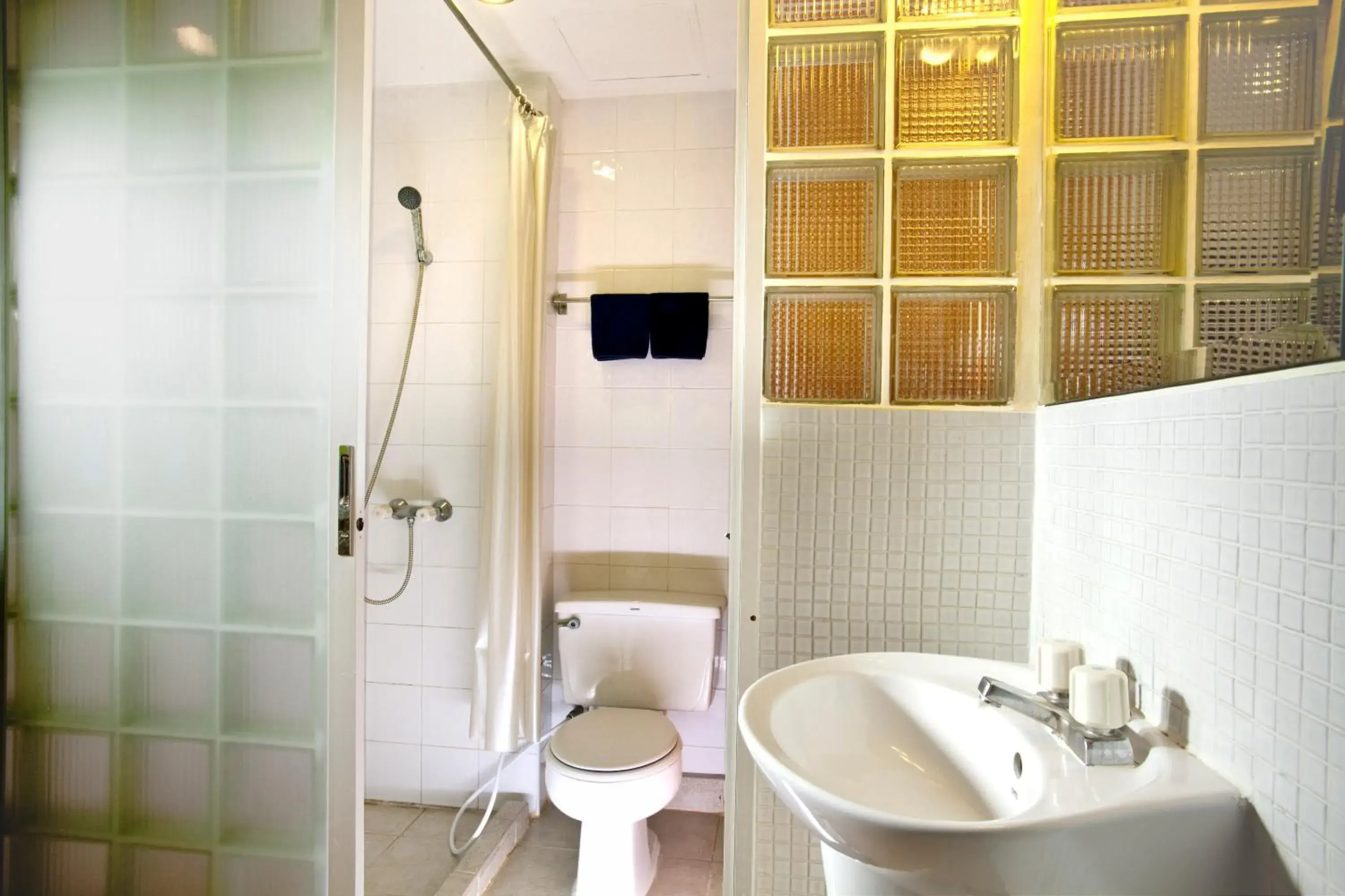 Shower, Bathroom in Lantana Pattaya Hotel (SHA Extra Plus)