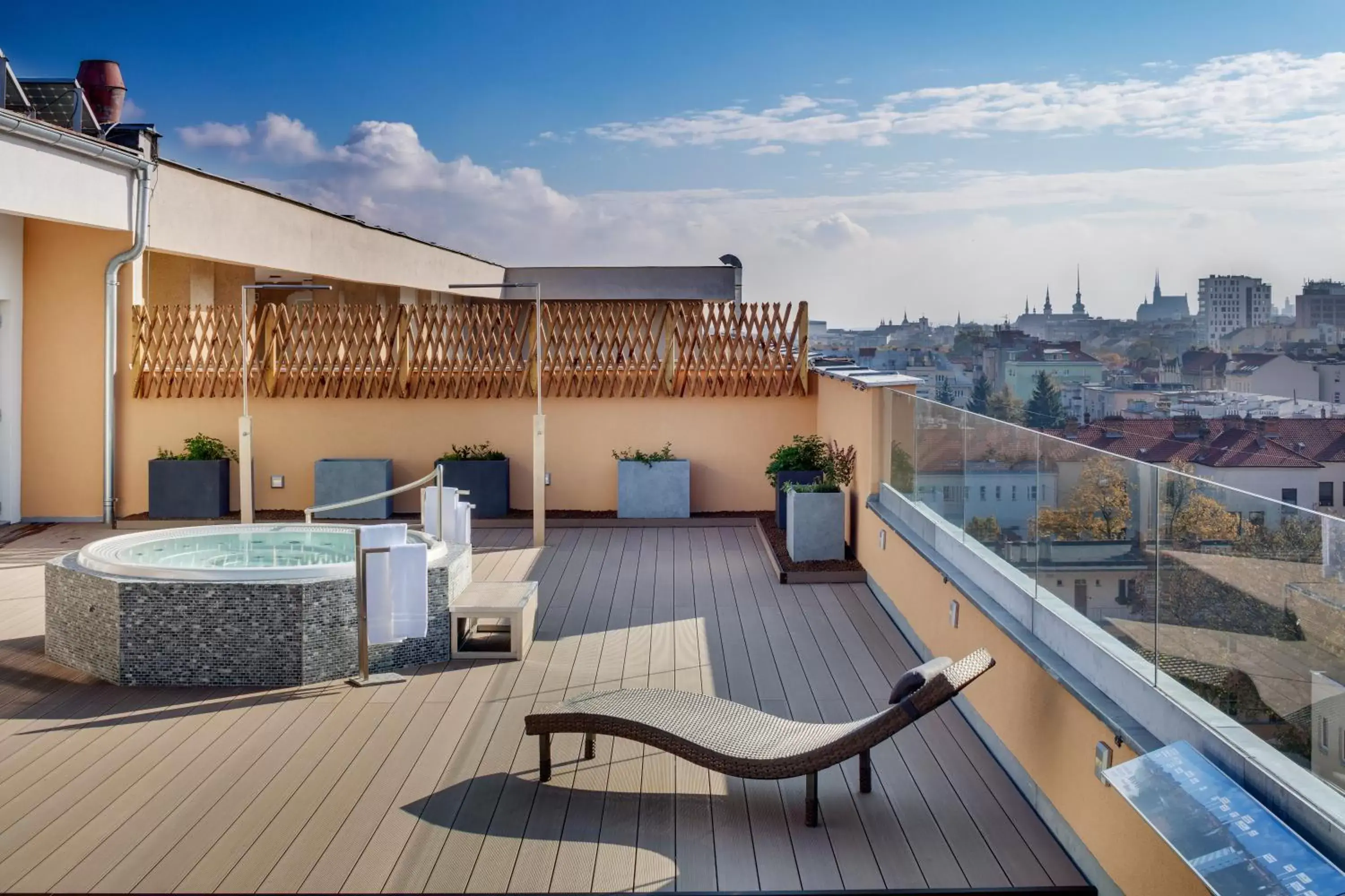 Hot Tub in Avanti Hotel