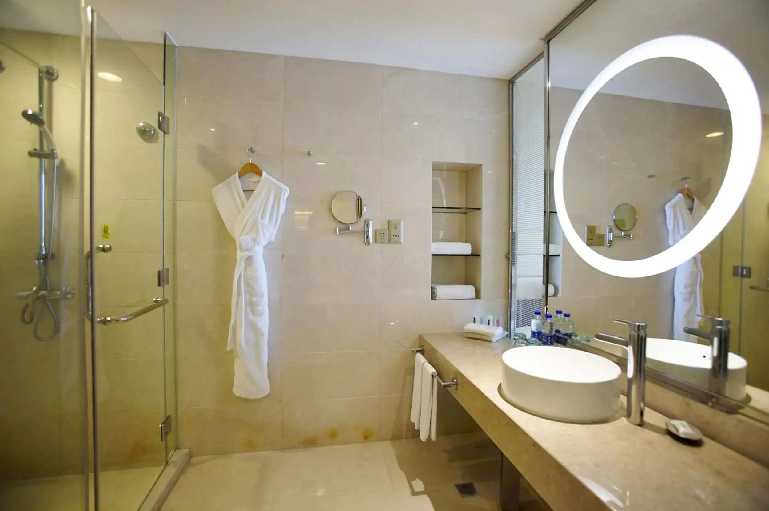 Bathroom in Holiday Inn Taicang City Centre, an IHG Hotel