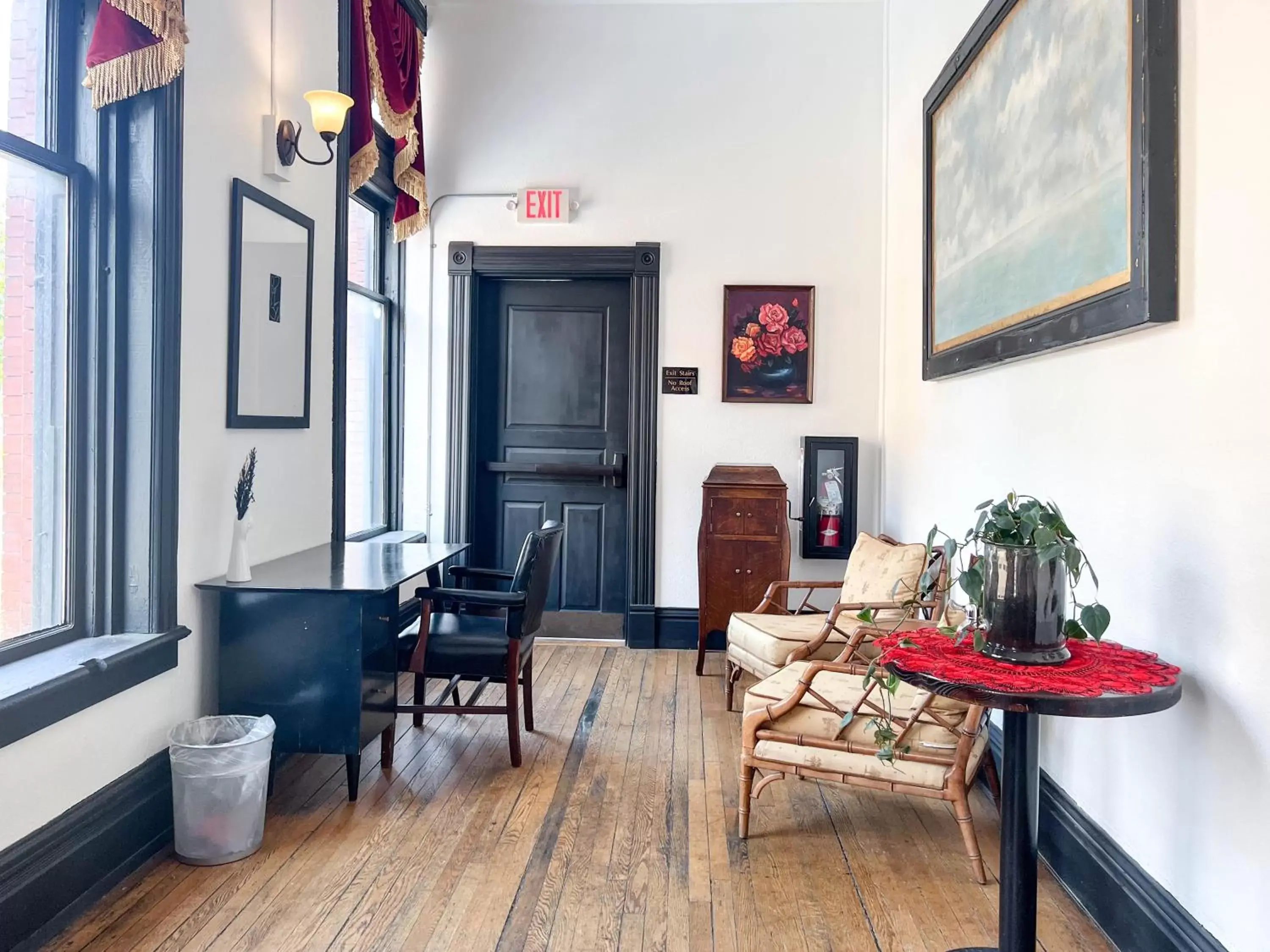 Business facilities, Seating Area in The Oliver Inn