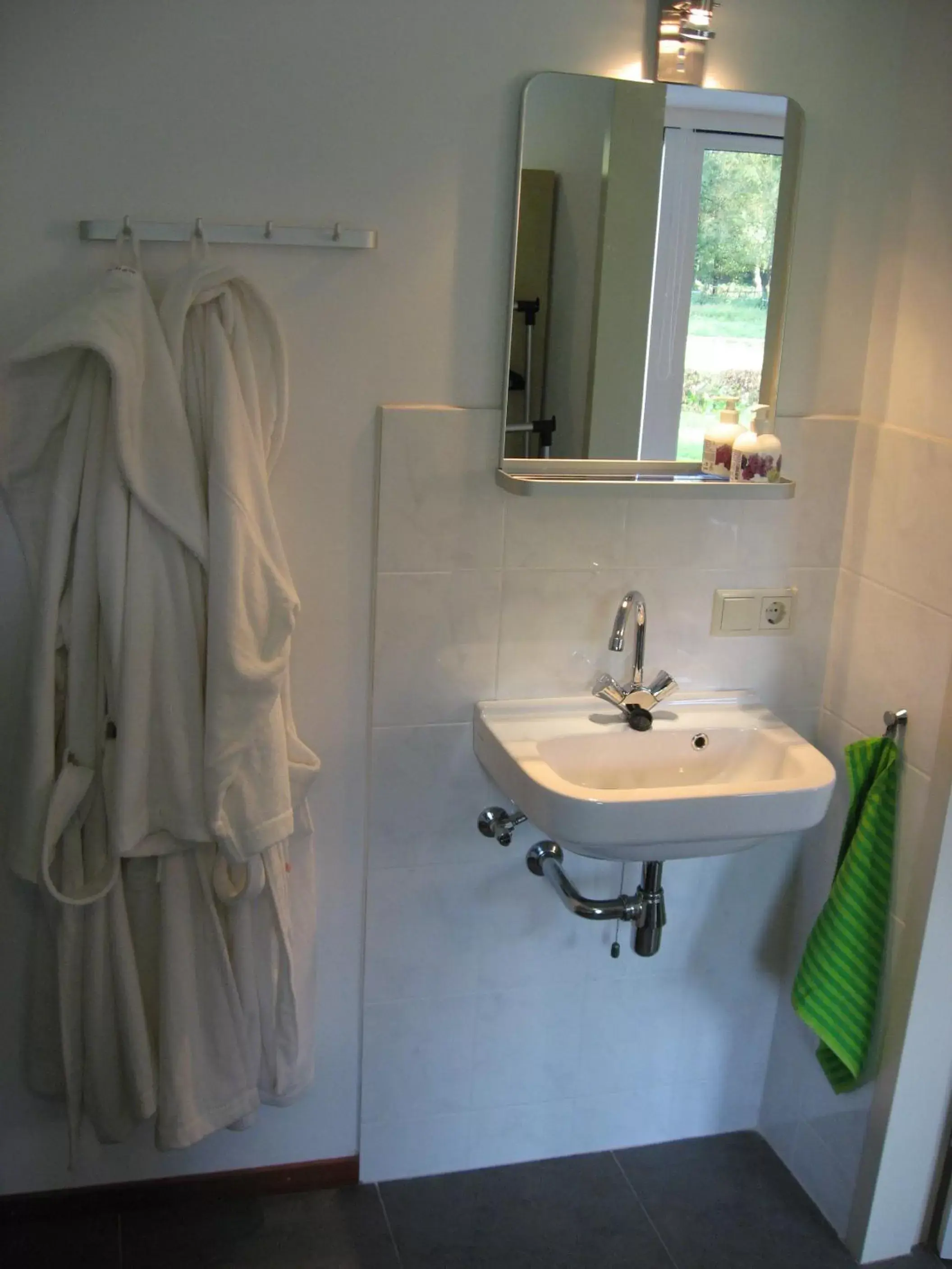 Bedroom, Bathroom in Rustpunt Groote Heide