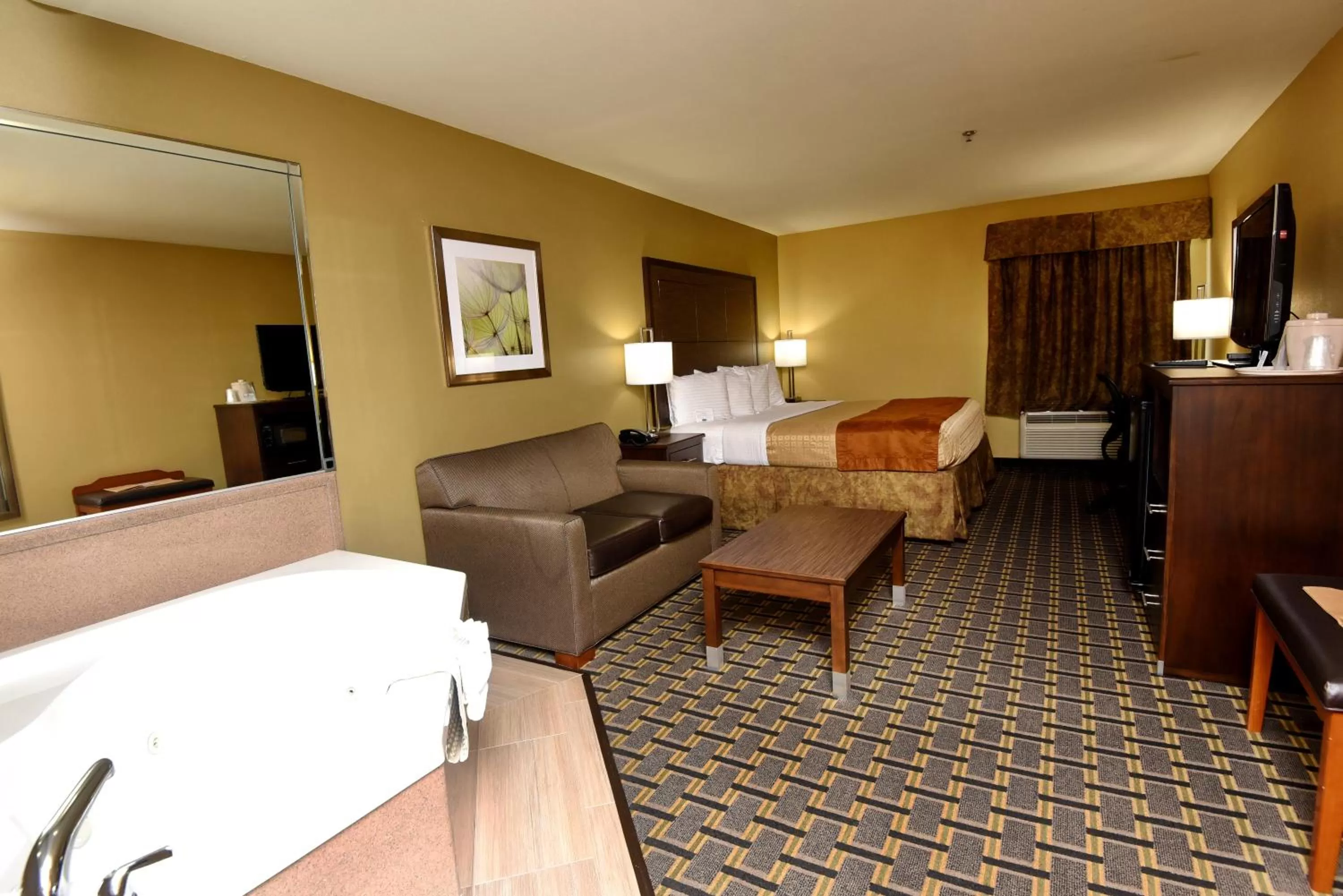 Photo of the whole room, Bed in Best Western Zachary Inn