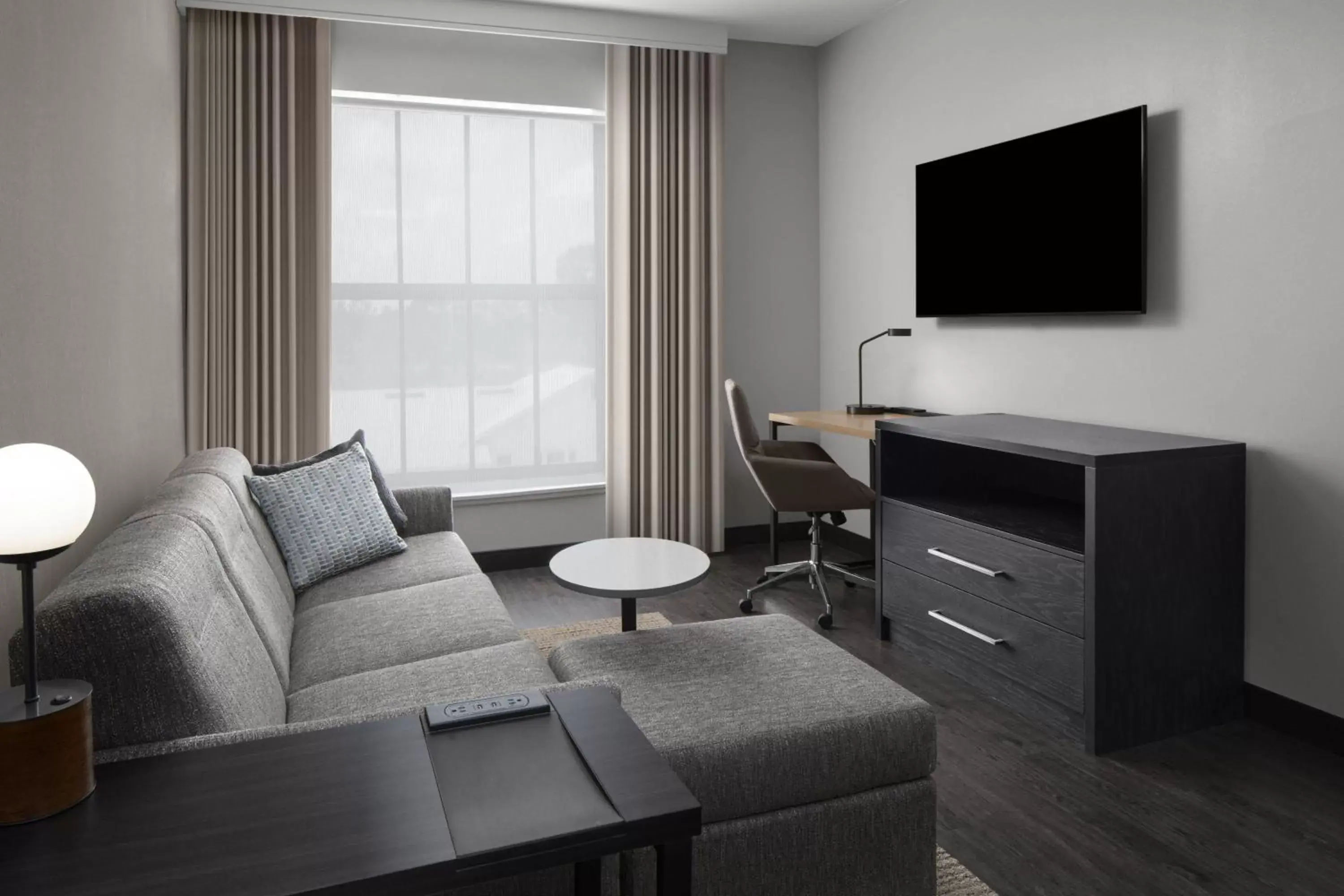 Living room, TV/Entertainment Center in Residence Inn By Marriott Jacksonville-Mayo Clinic Area