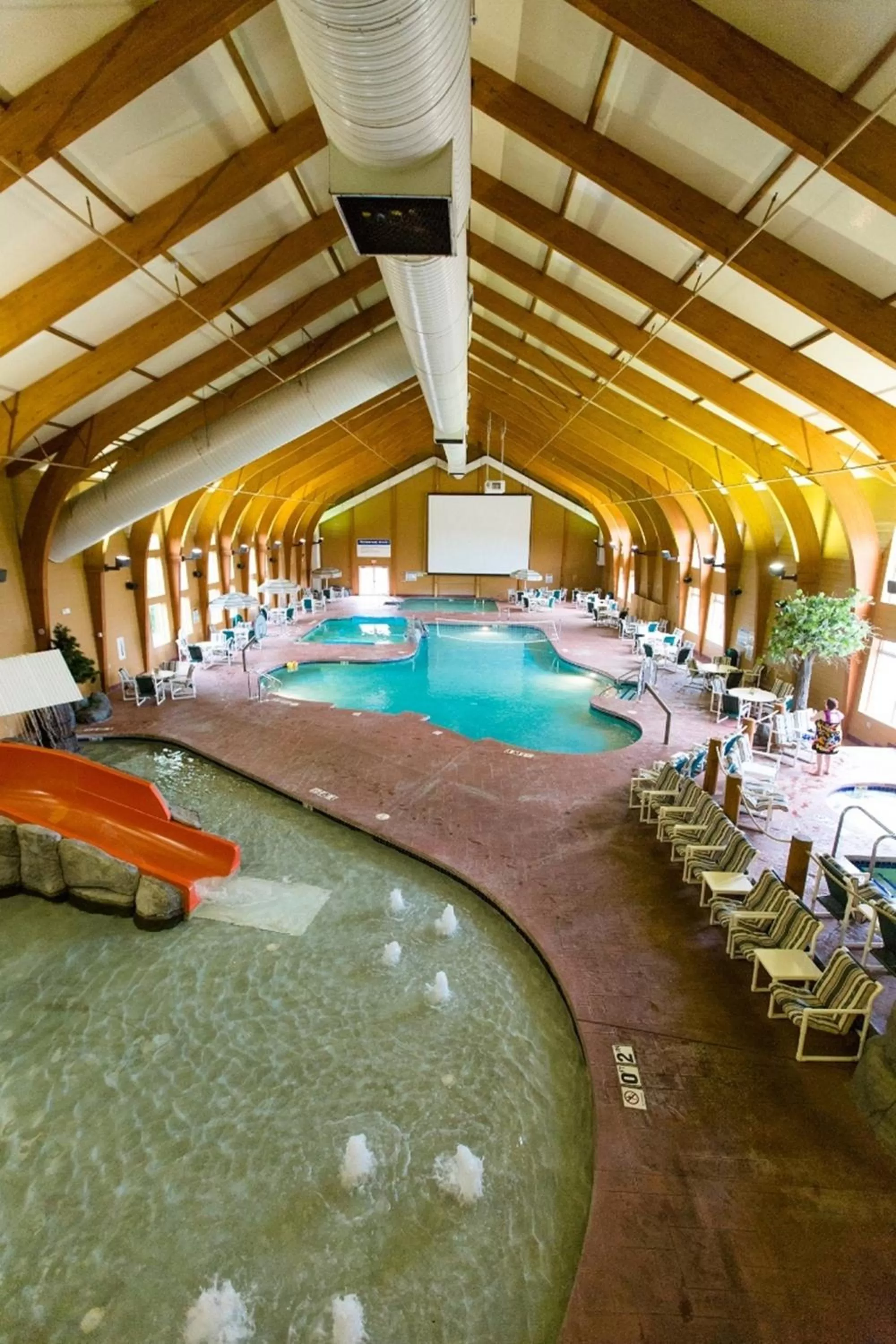 Swimming pool in Cranberry Country Lodge