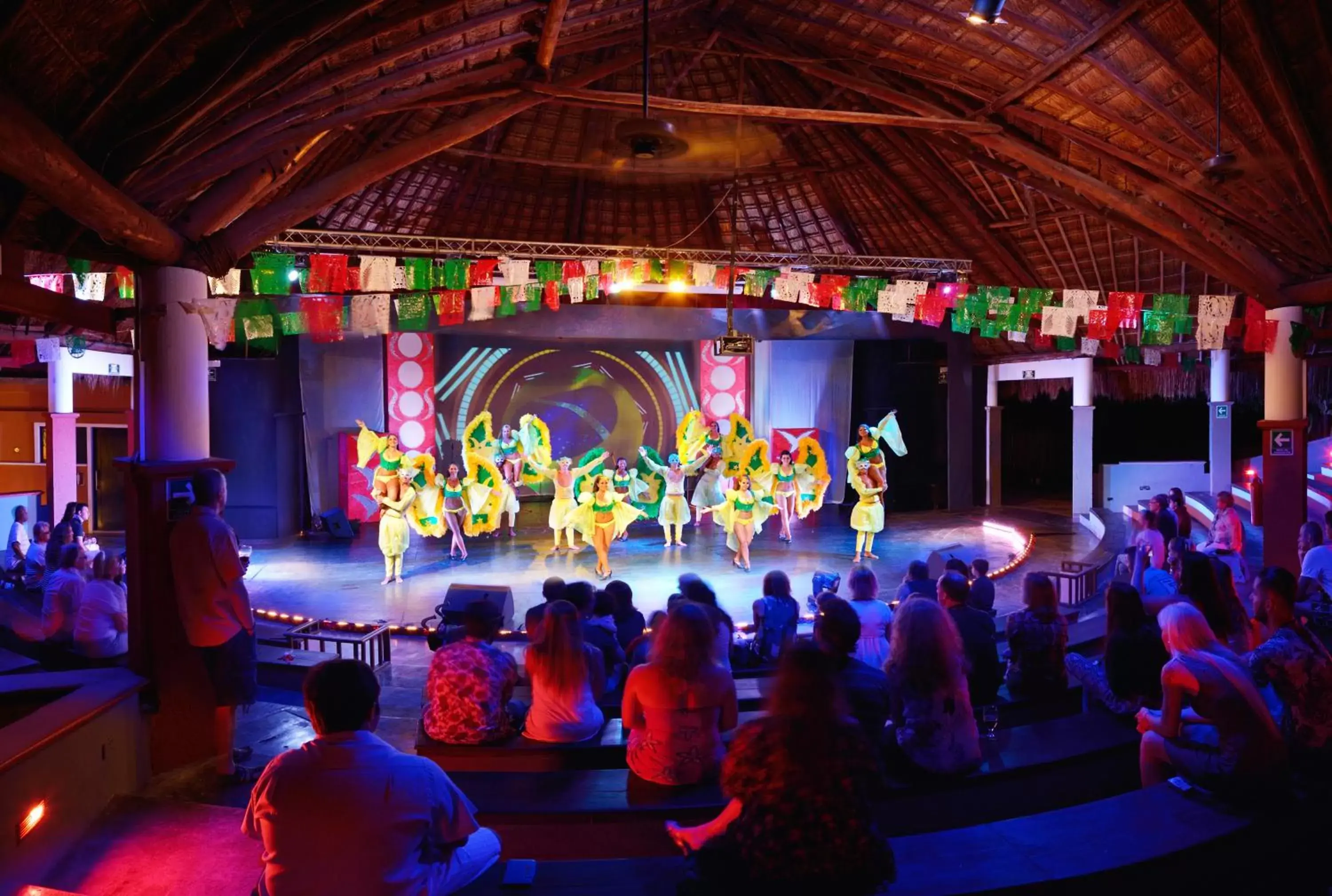 Area and facilities, Evening Entertainment in Catalonia Playa Maroma - All Inclusive