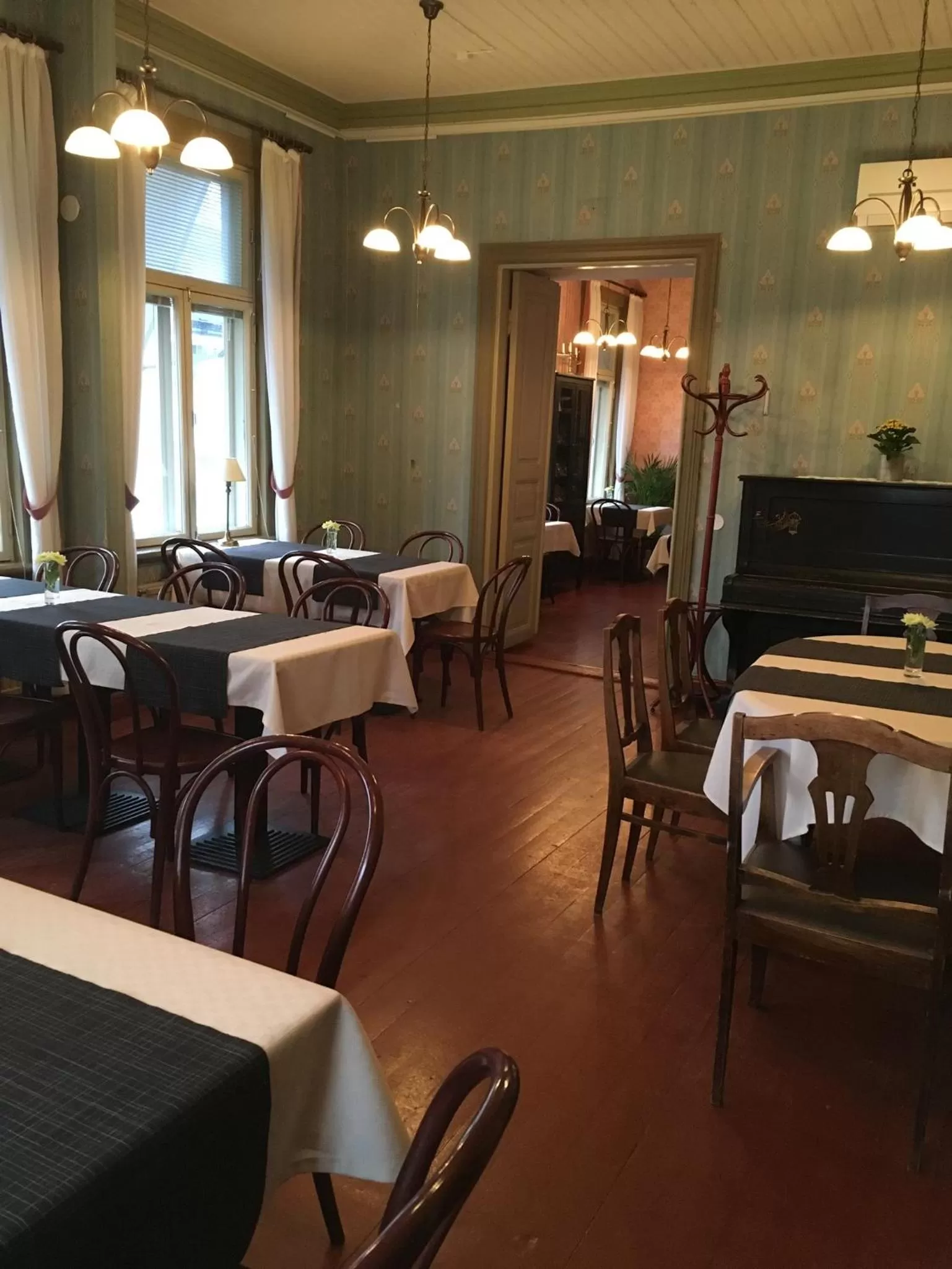 Restaurant/places to eat in Cafe-Restaurant & Hotel Saima