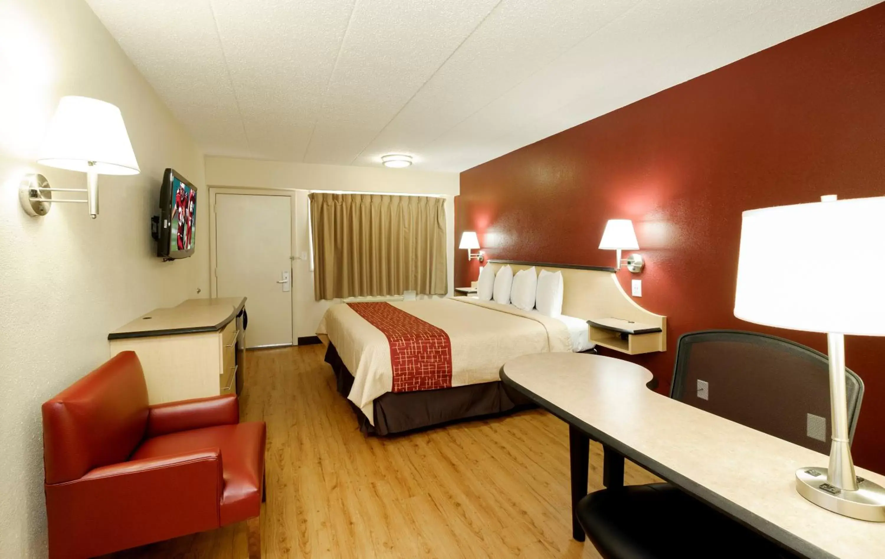 Photo of the whole room in Red Roof Inn Columbus West - Hilliard