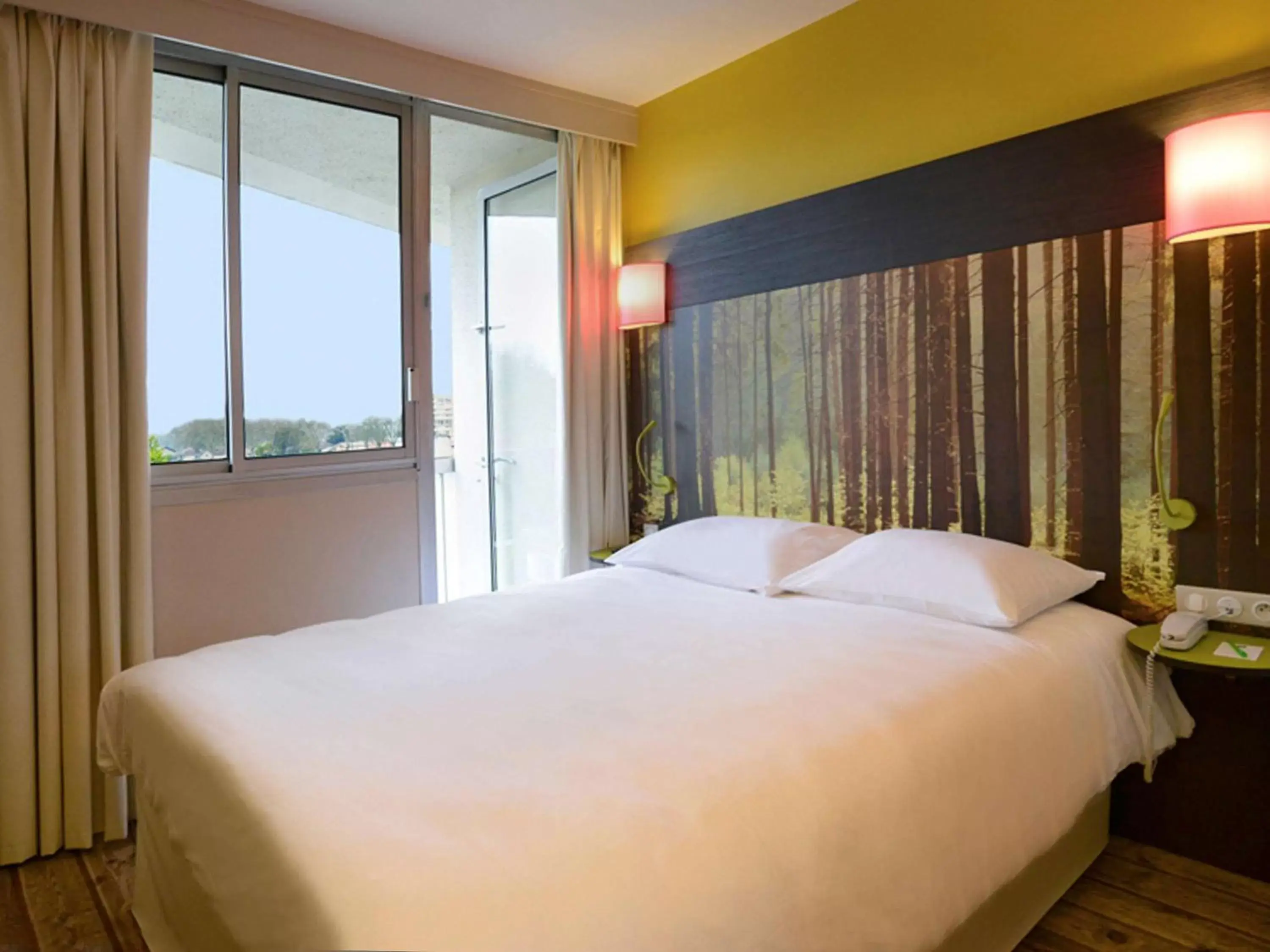 Photo of the whole room, Bed in ibis styles Dax Centre