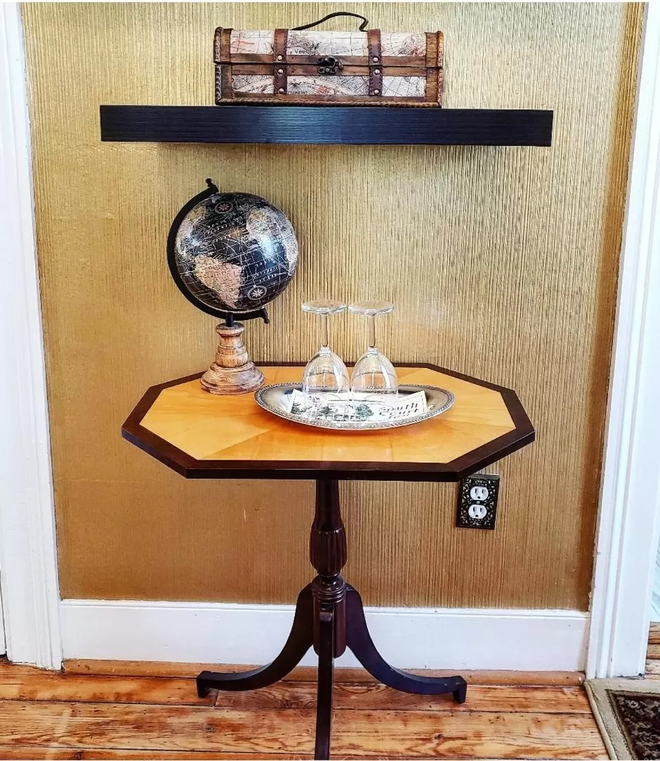 Bedroom in South Court Inn