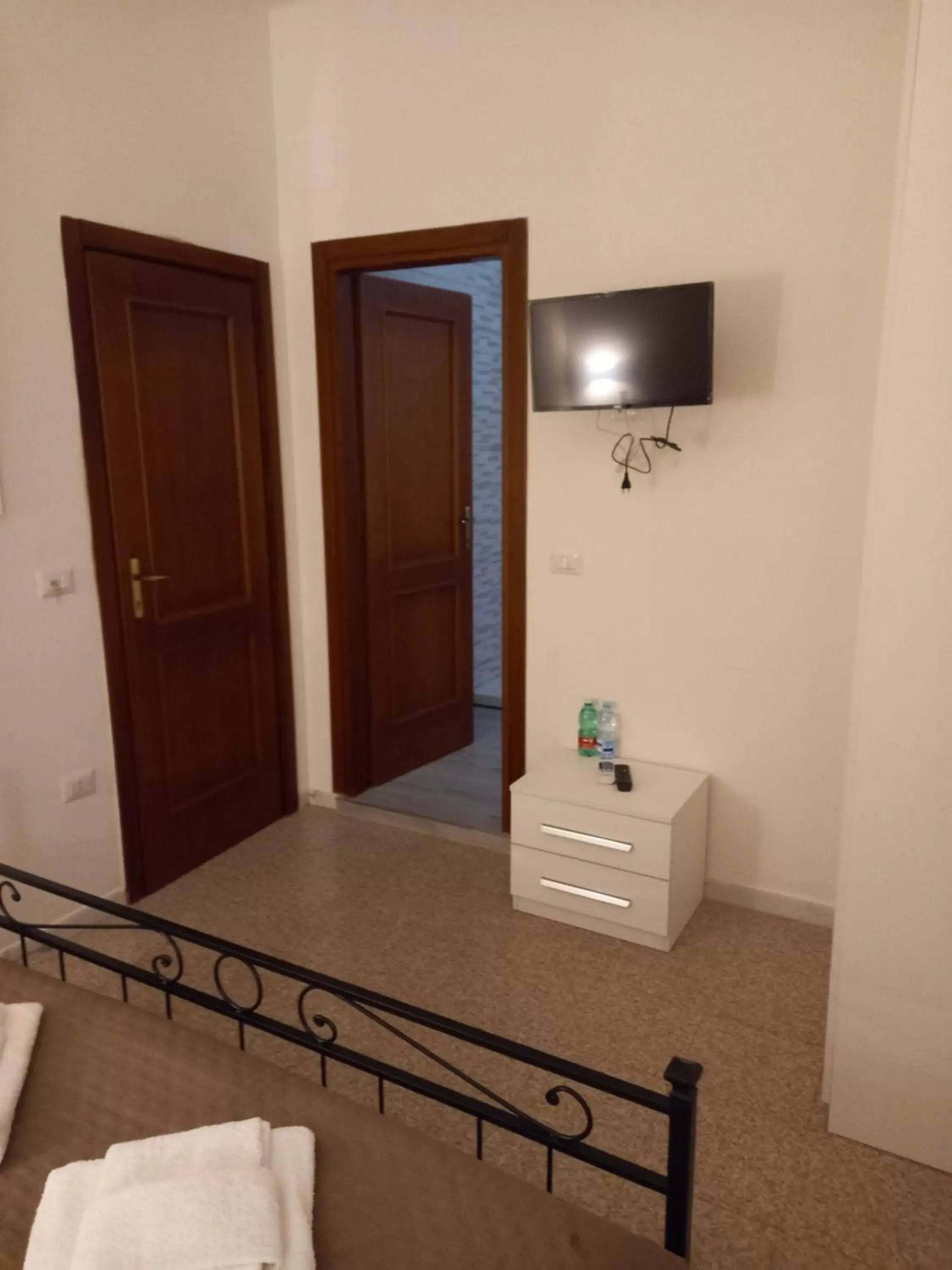 TV/Entertainment Center in b&b il Tulipano beach Formia