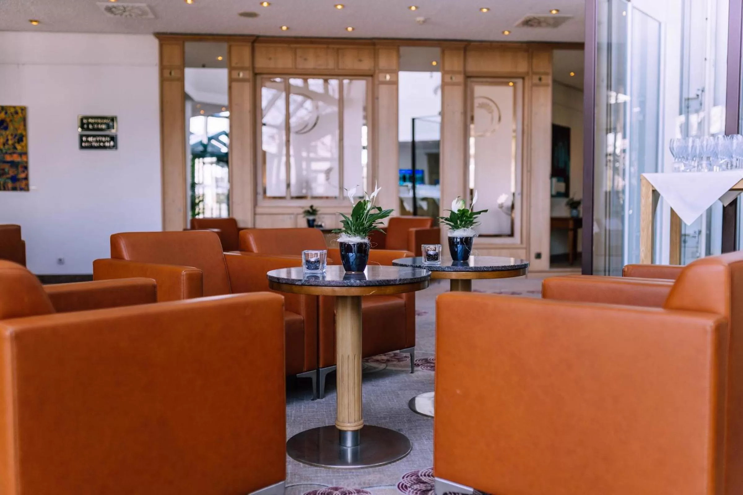 Lobby or reception in Atomis Hotel Munich Airport by Mercure