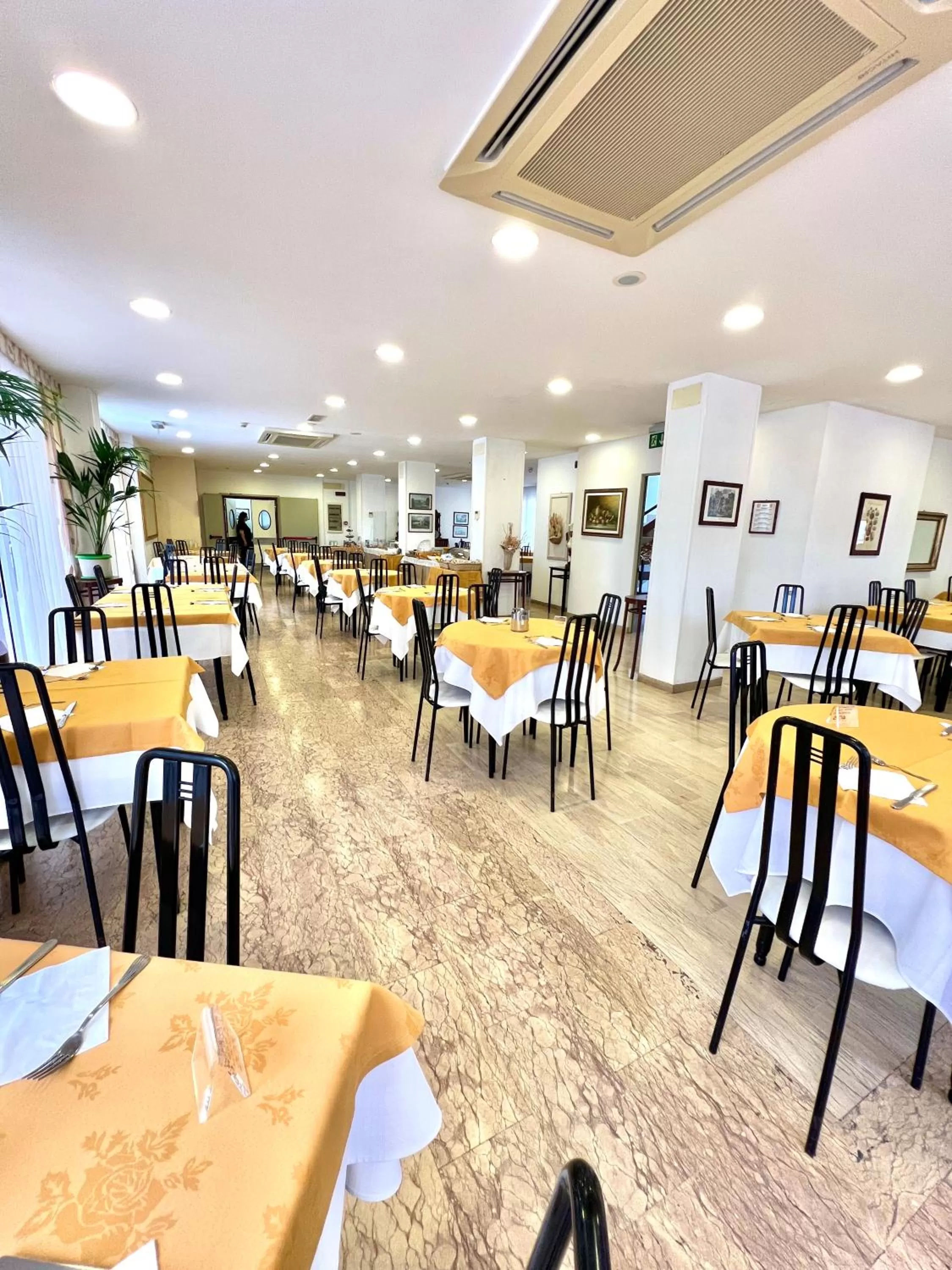 Breakfast in Hotel B&B Montecarlo