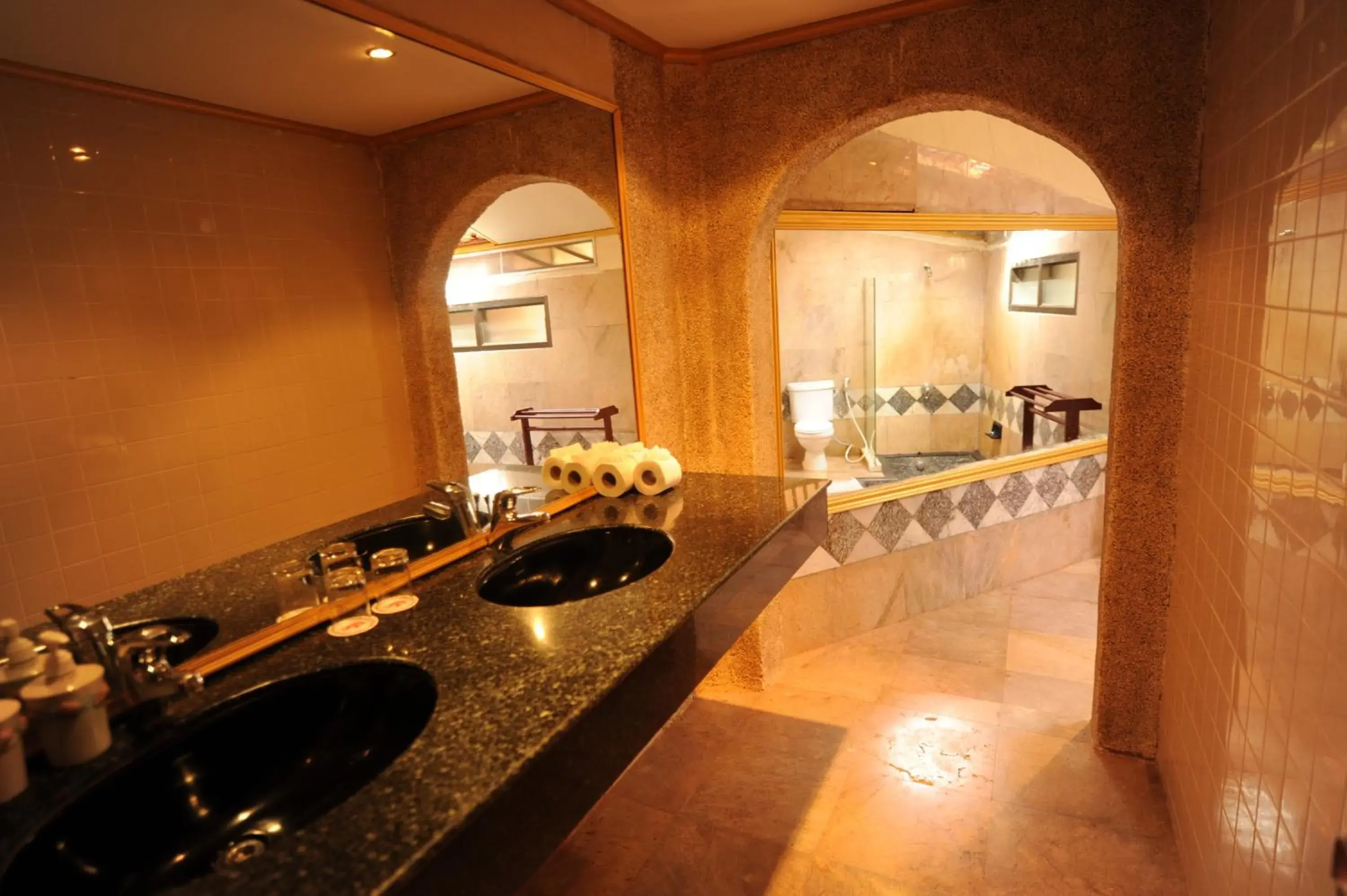 Photo of the whole room, Bathroom in Chaweng Resort