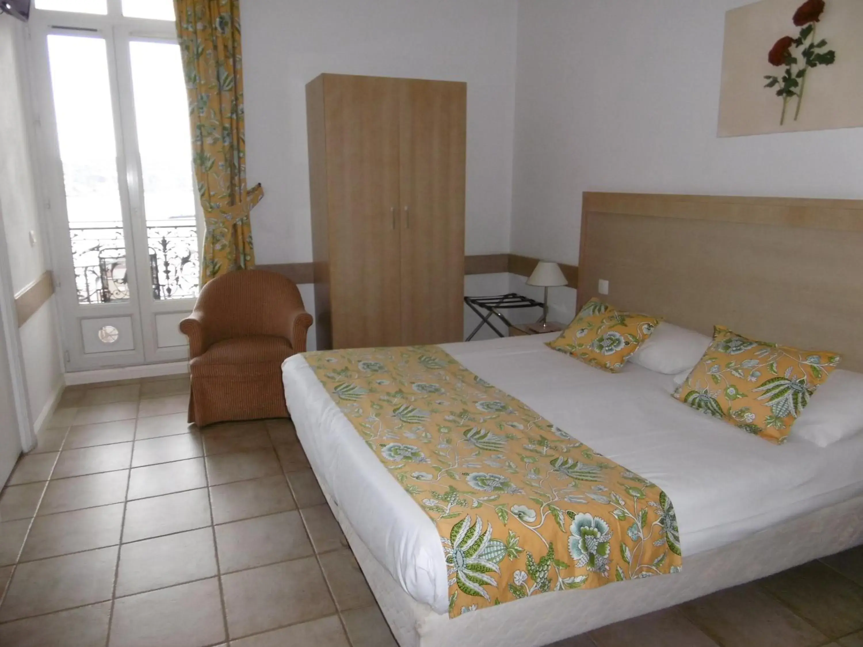 Bedroom, Bed in Hôtel La Flore