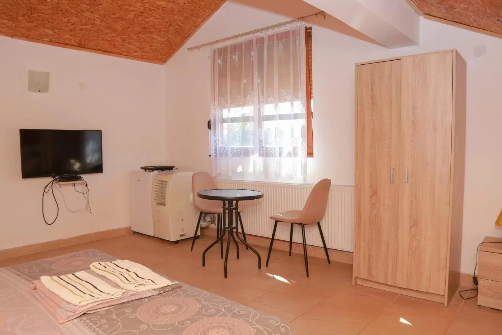 Economy Quadruple Room in Vila Viktori Economy Quadruple Room in Vila Viktori