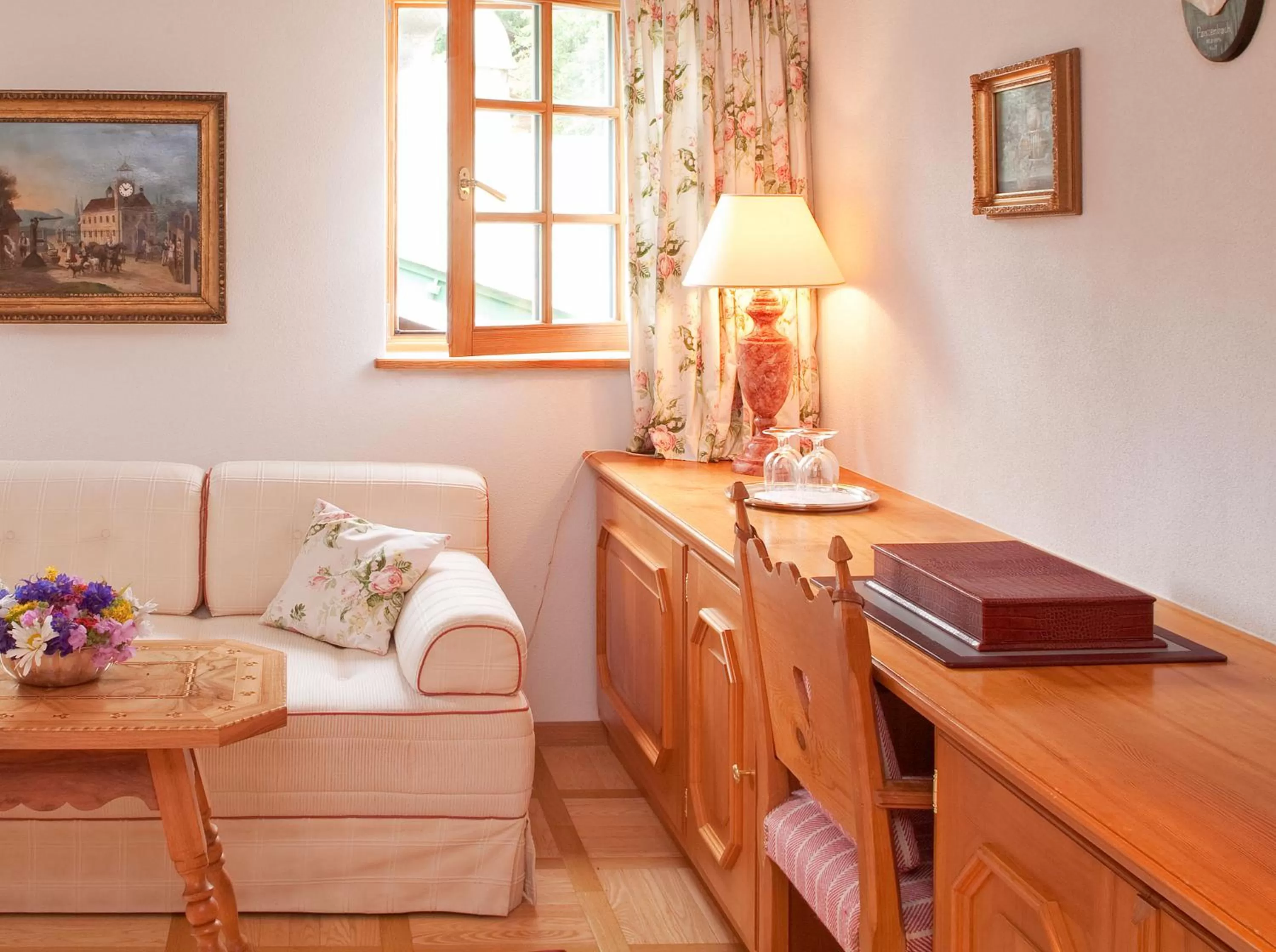 Living room in Relais & Châteaux Hotel Tennerhof