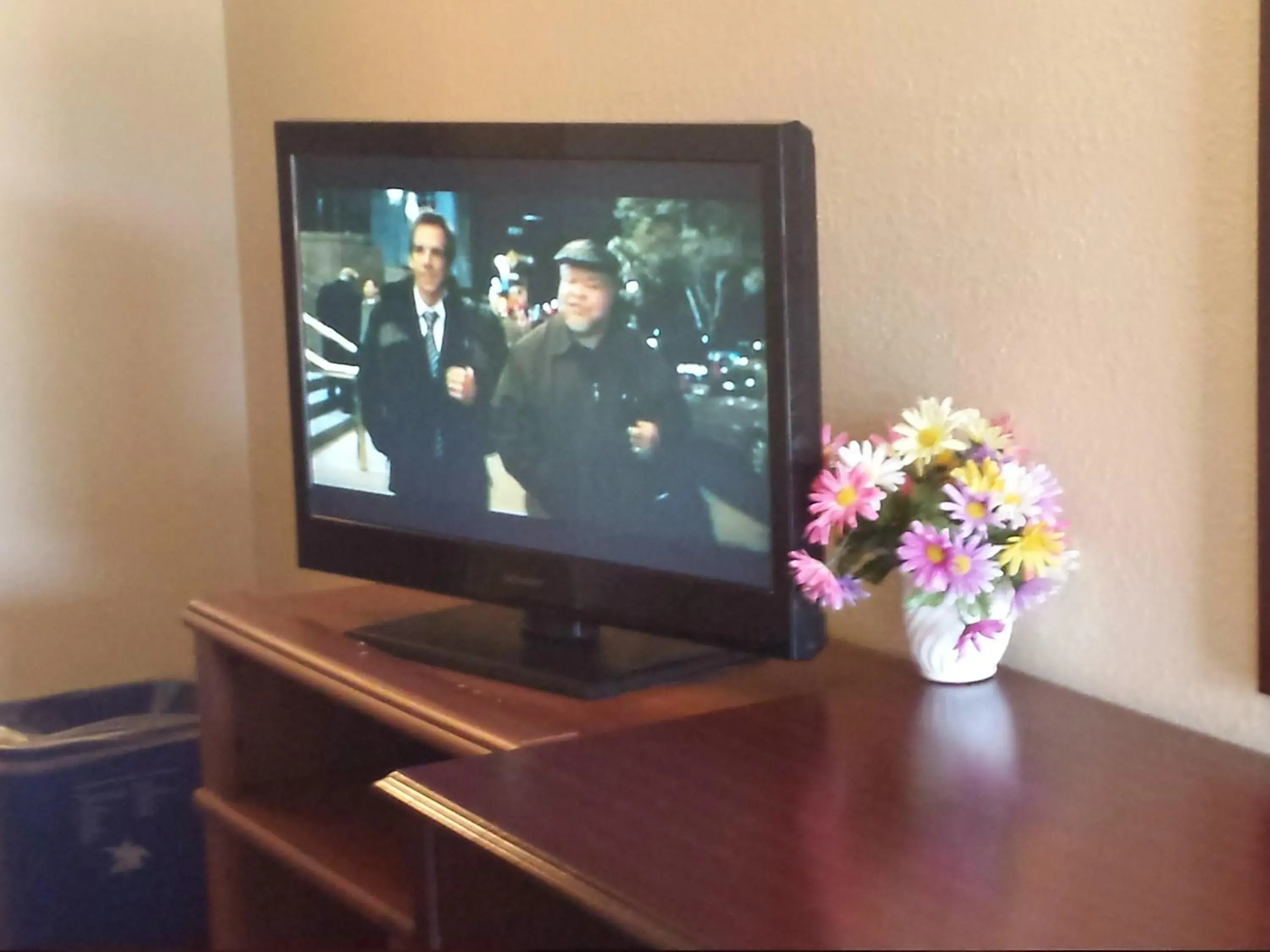 TV and multimedia, TV/Entertainment Center in First Western Inn - Fairmont City