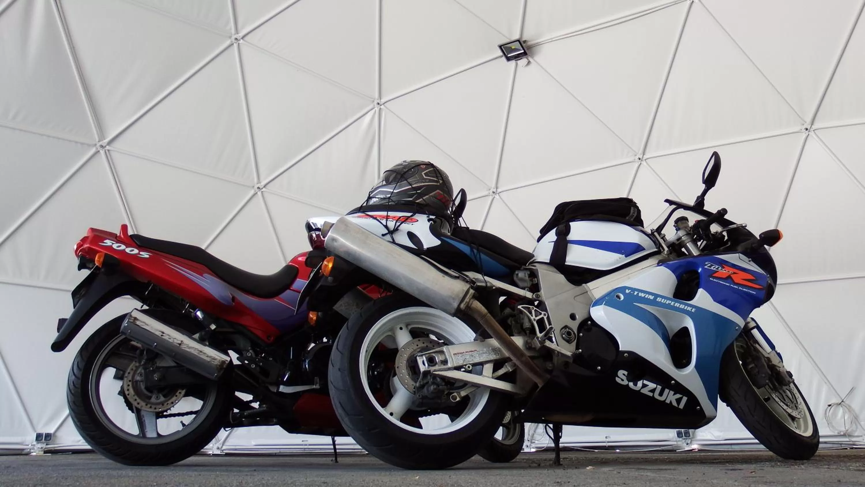 Area and facilities in Automobil Hotel