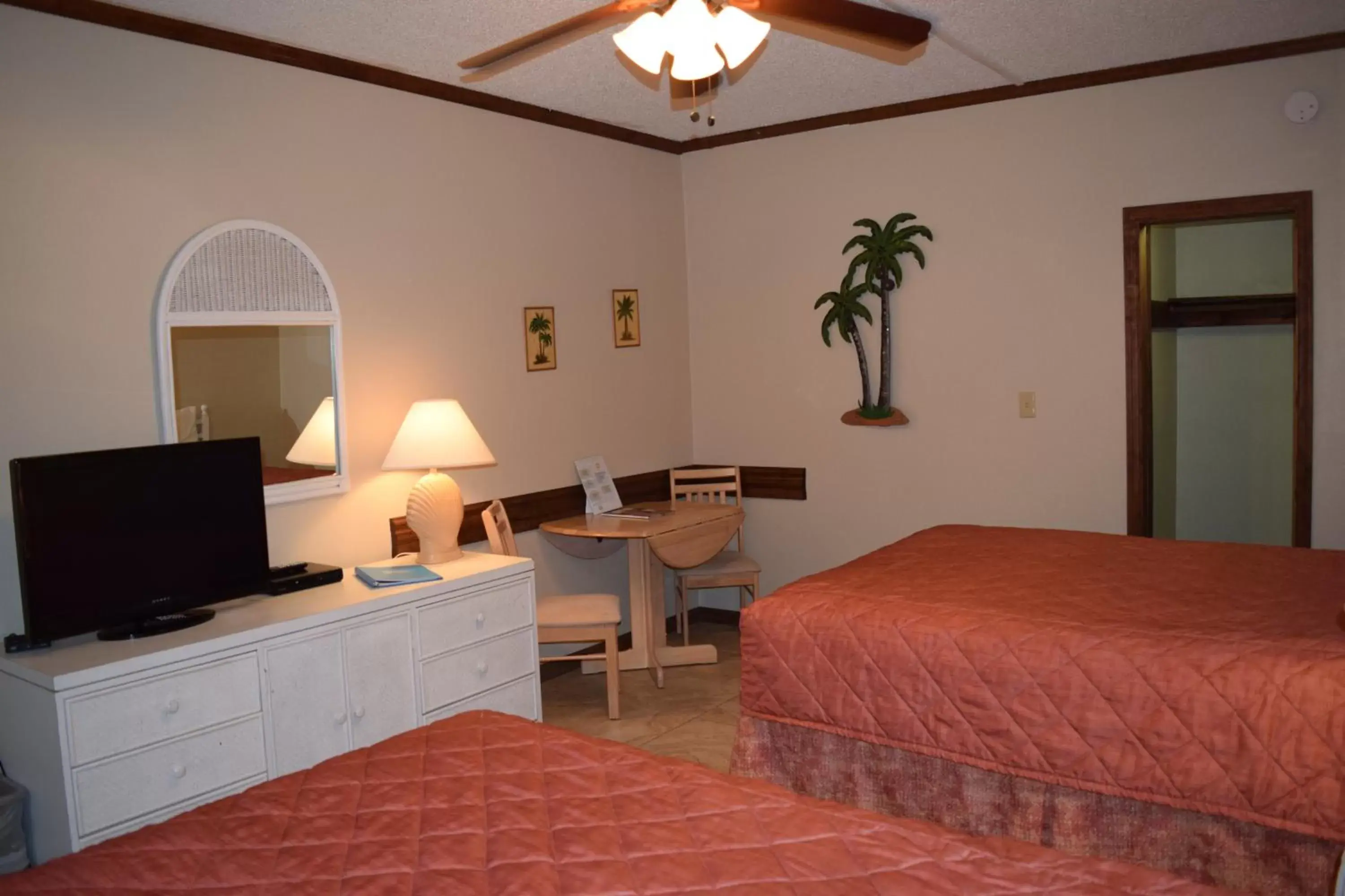 Photo of the whole room, Bed in Ocean Landings Resort