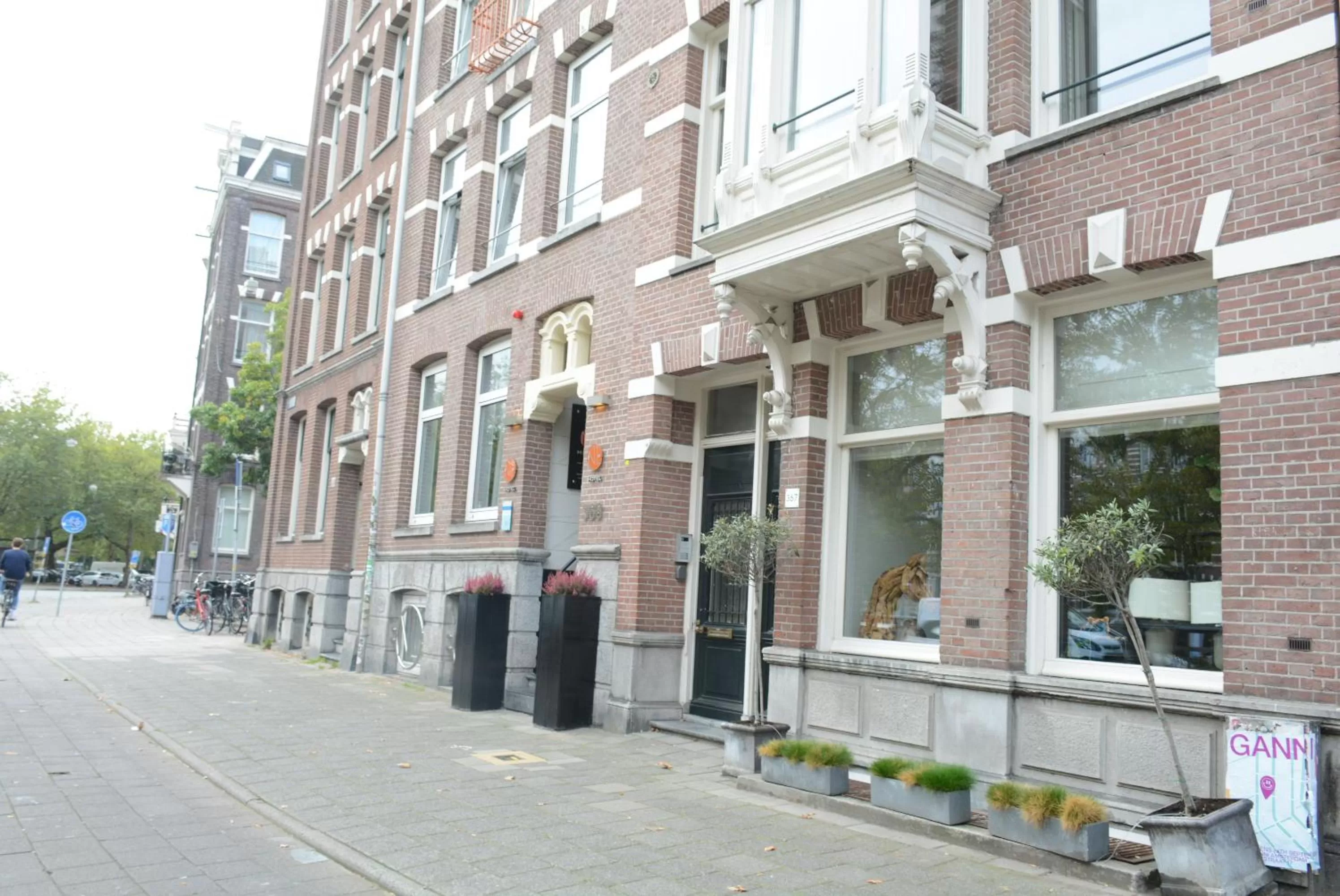 Property building in NL Hotel District Leidseplein