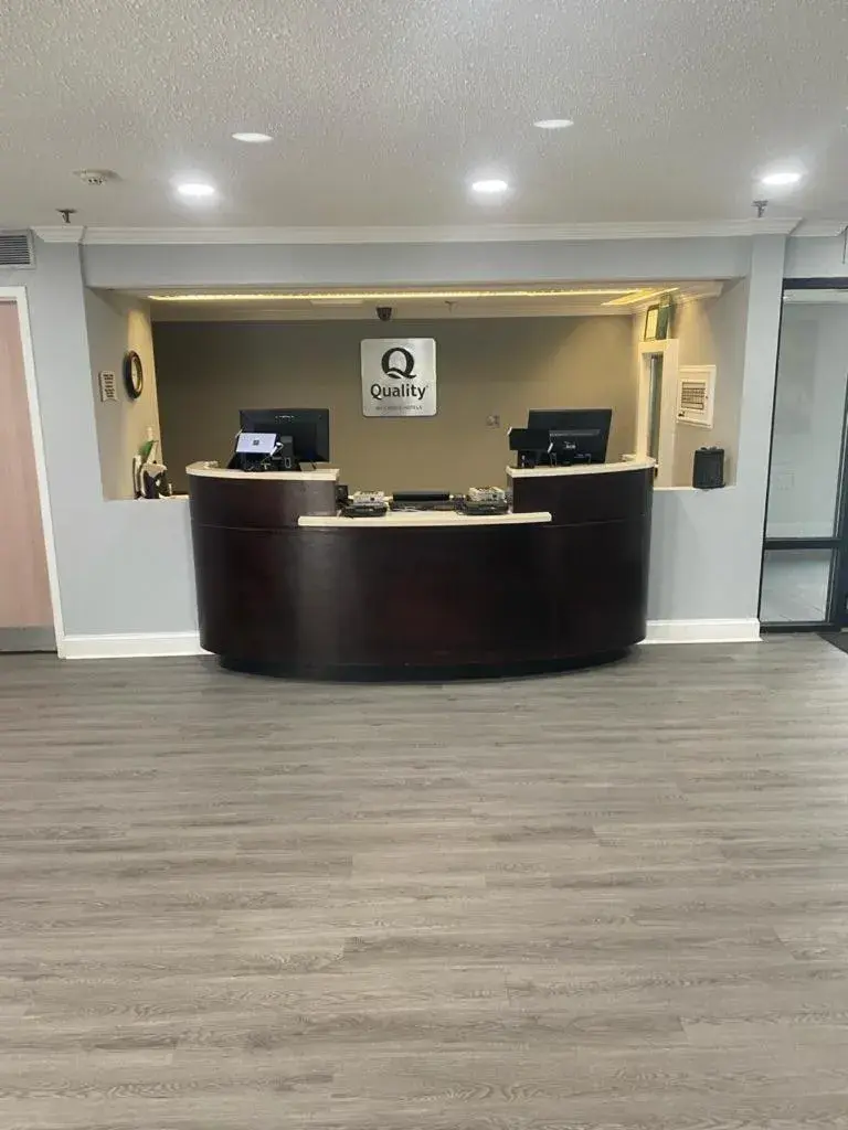 Lobby/Reception in Quality Inn Colchester