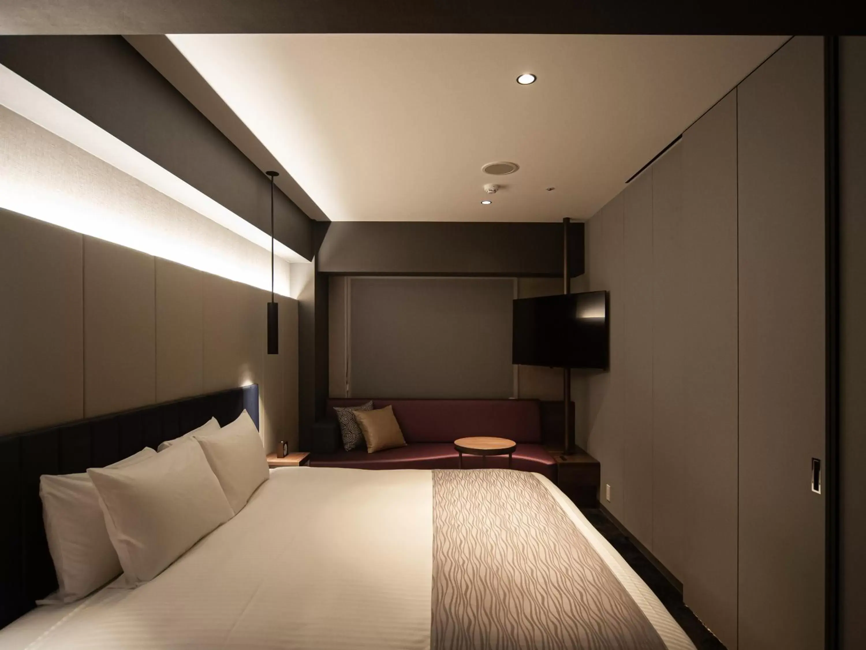 Photo of the whole room, TV/Entertainment Center in GRIDS PREMIUM HOTEL OSAKA NAMBA