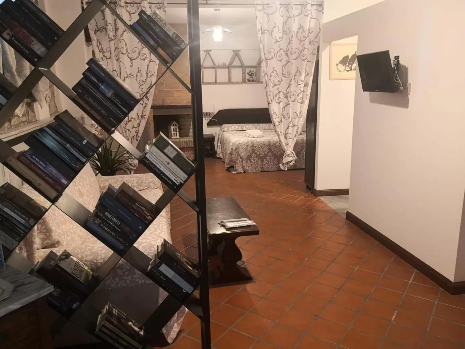 Photo of the whole room in Il Torrione