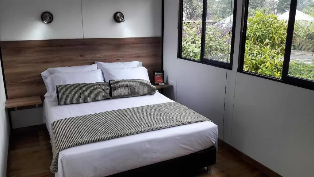 Bed in ALTO LODGING Centro de Entrenamiento Deportivo y Negocios, a 2 pasos del Aeropuerto JMC, Transporte Incluido